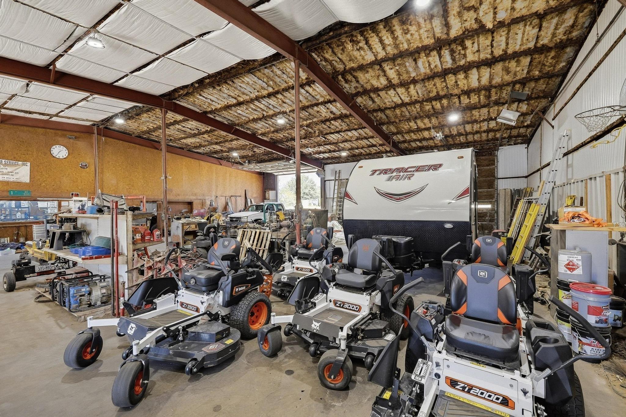 main property photo 14