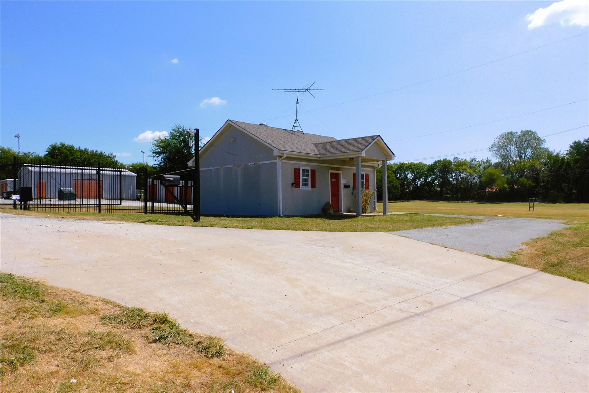 main property photo 2