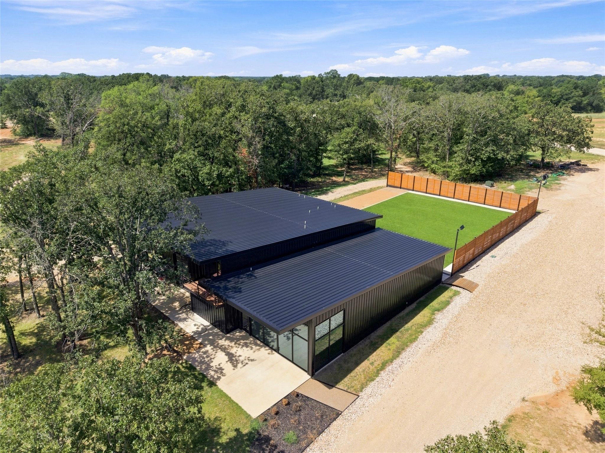 main property photo 3