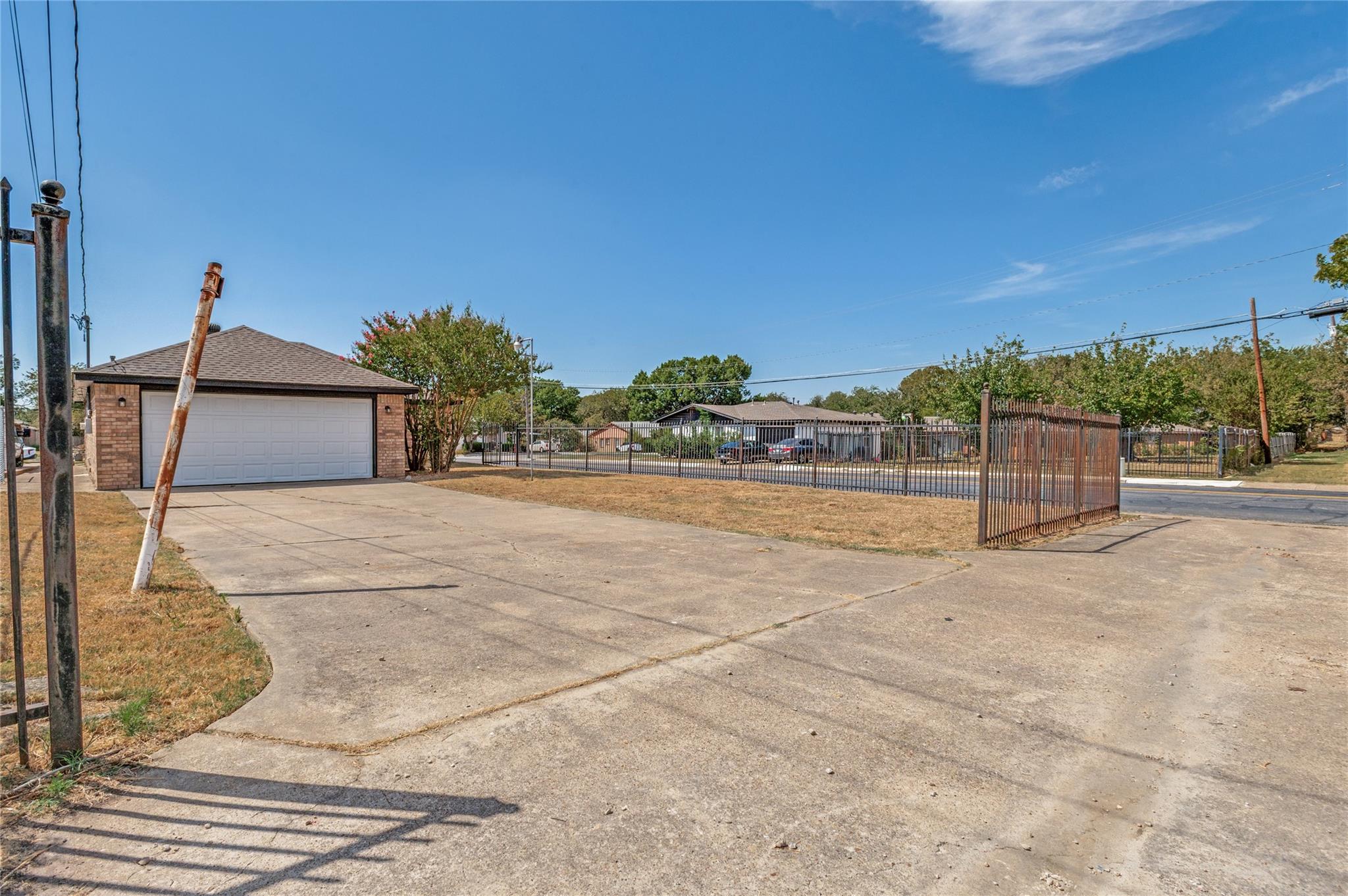 main property photo 23
