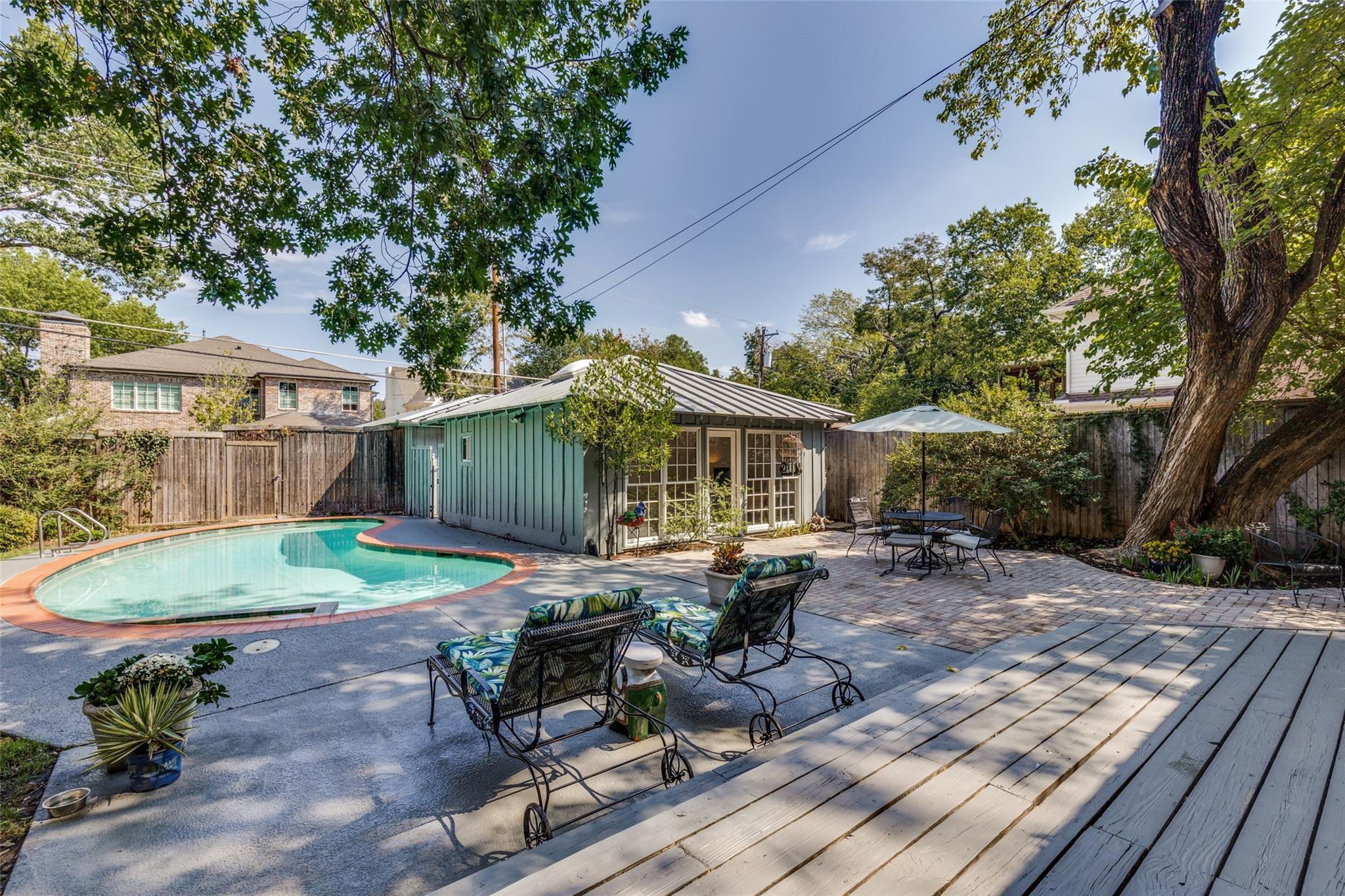 main property photo 18