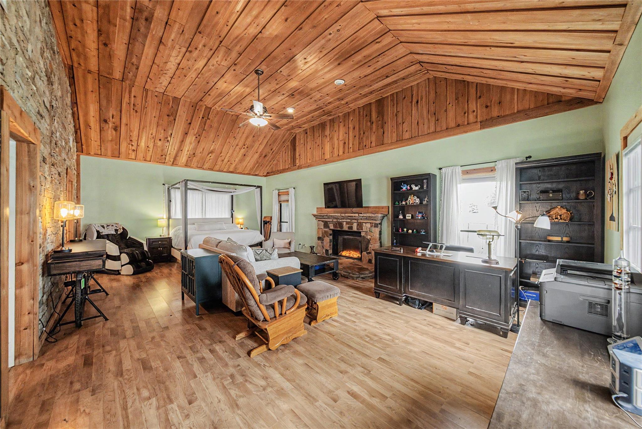 main property photo 20