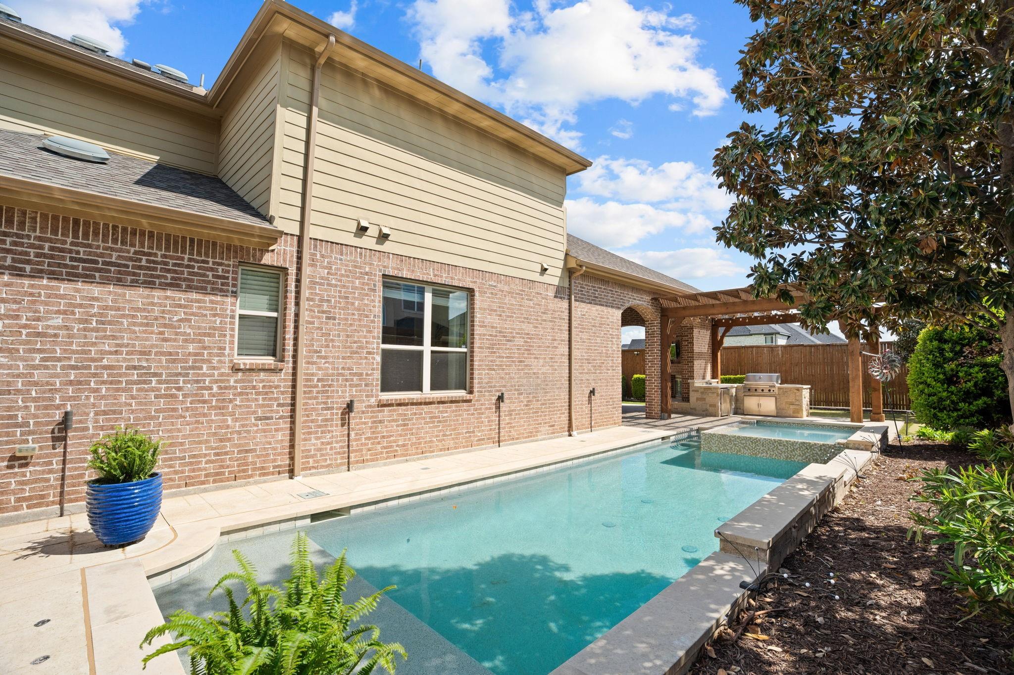 main property photo 32