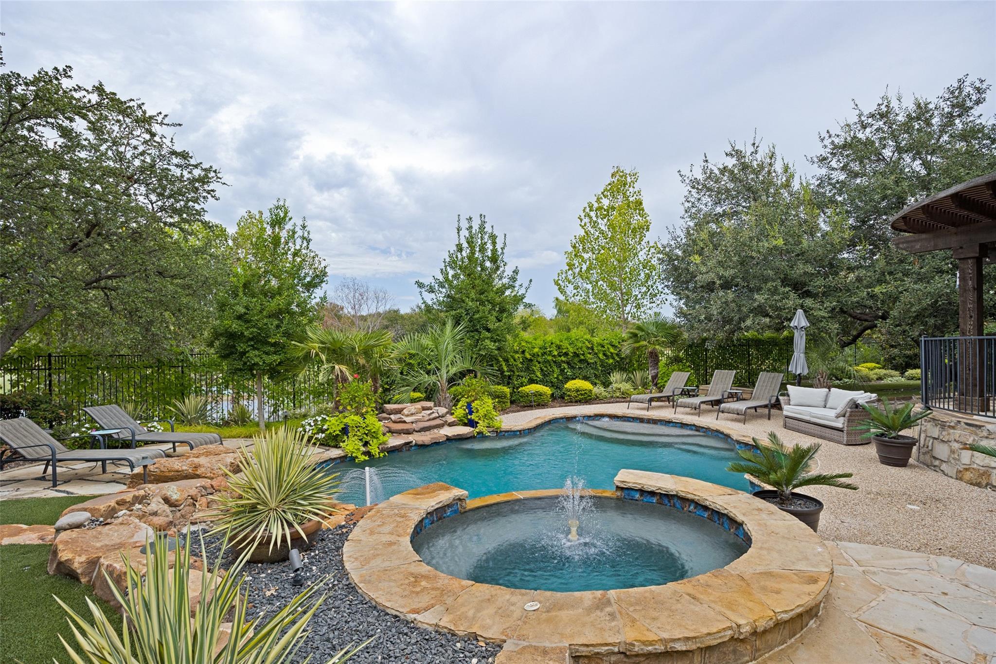 main property photo 32