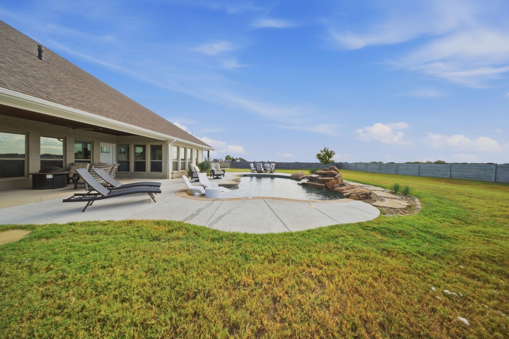 main property photo 33