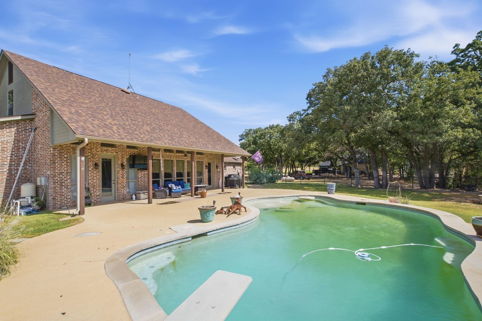 main property photo 33