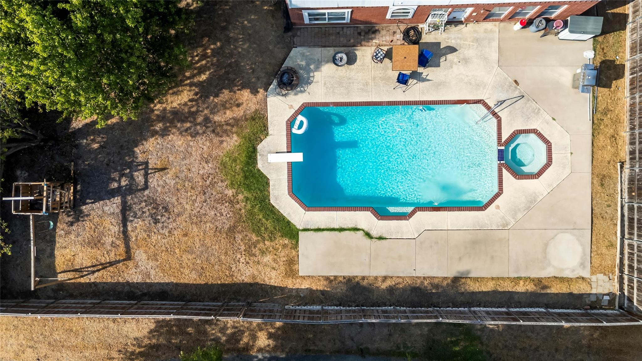 main property photo 33