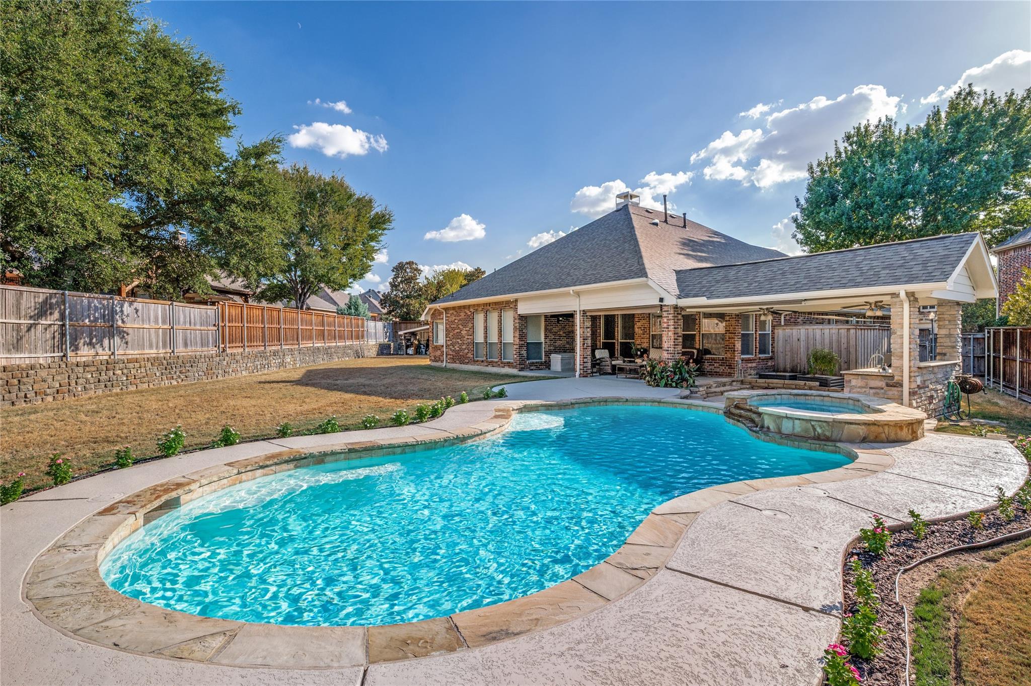 main property photo 23