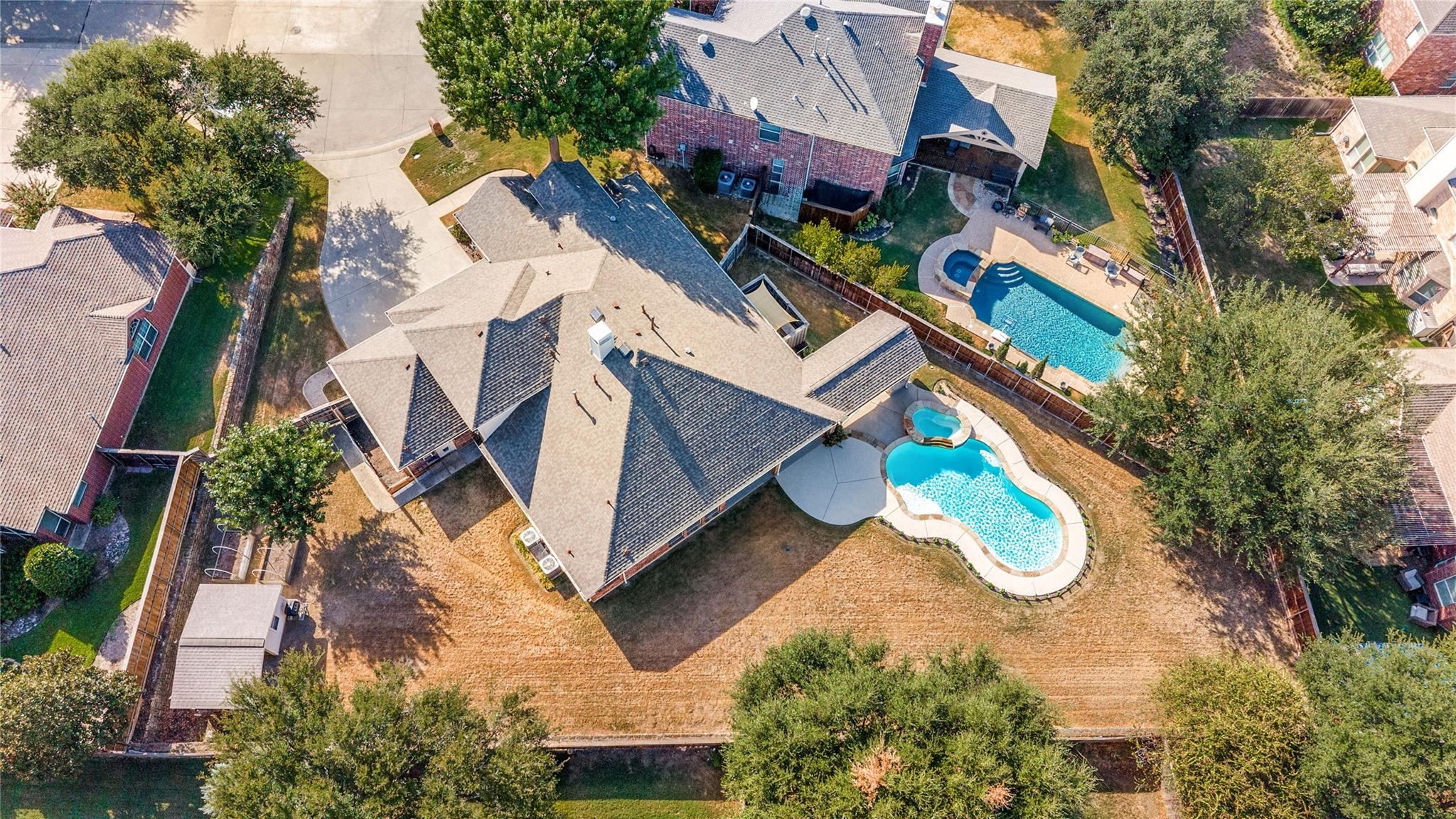 main property photo 28