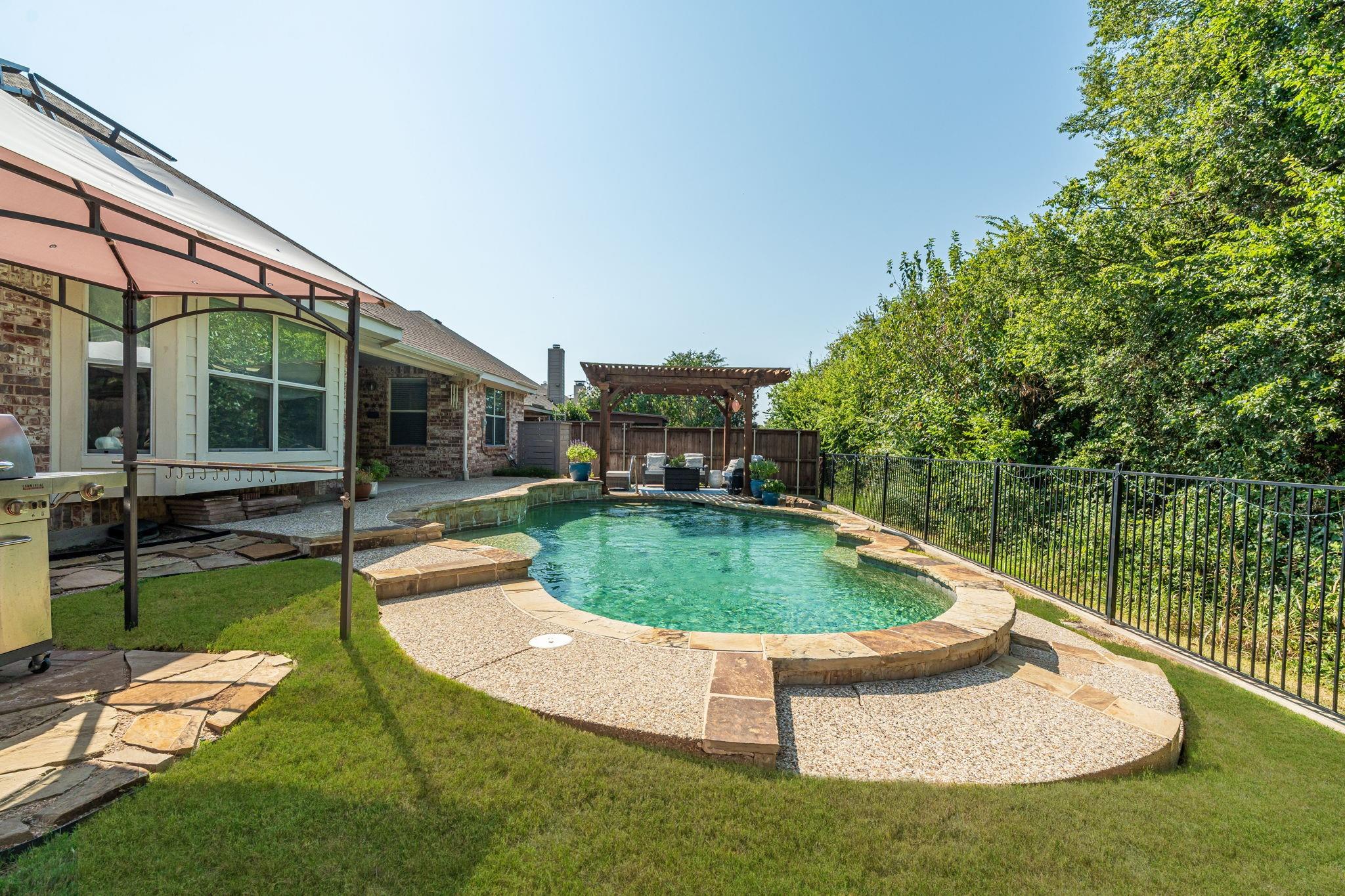 main property photo 32