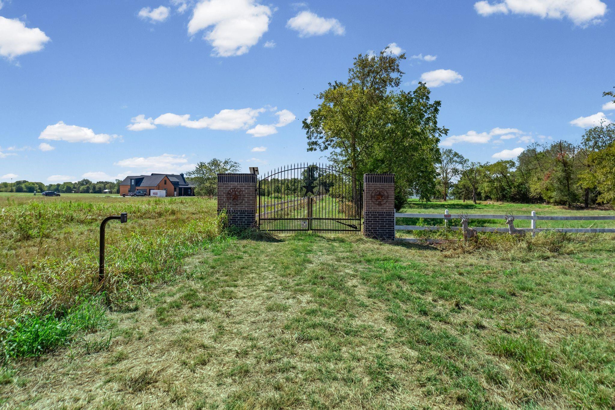 main property photo 29