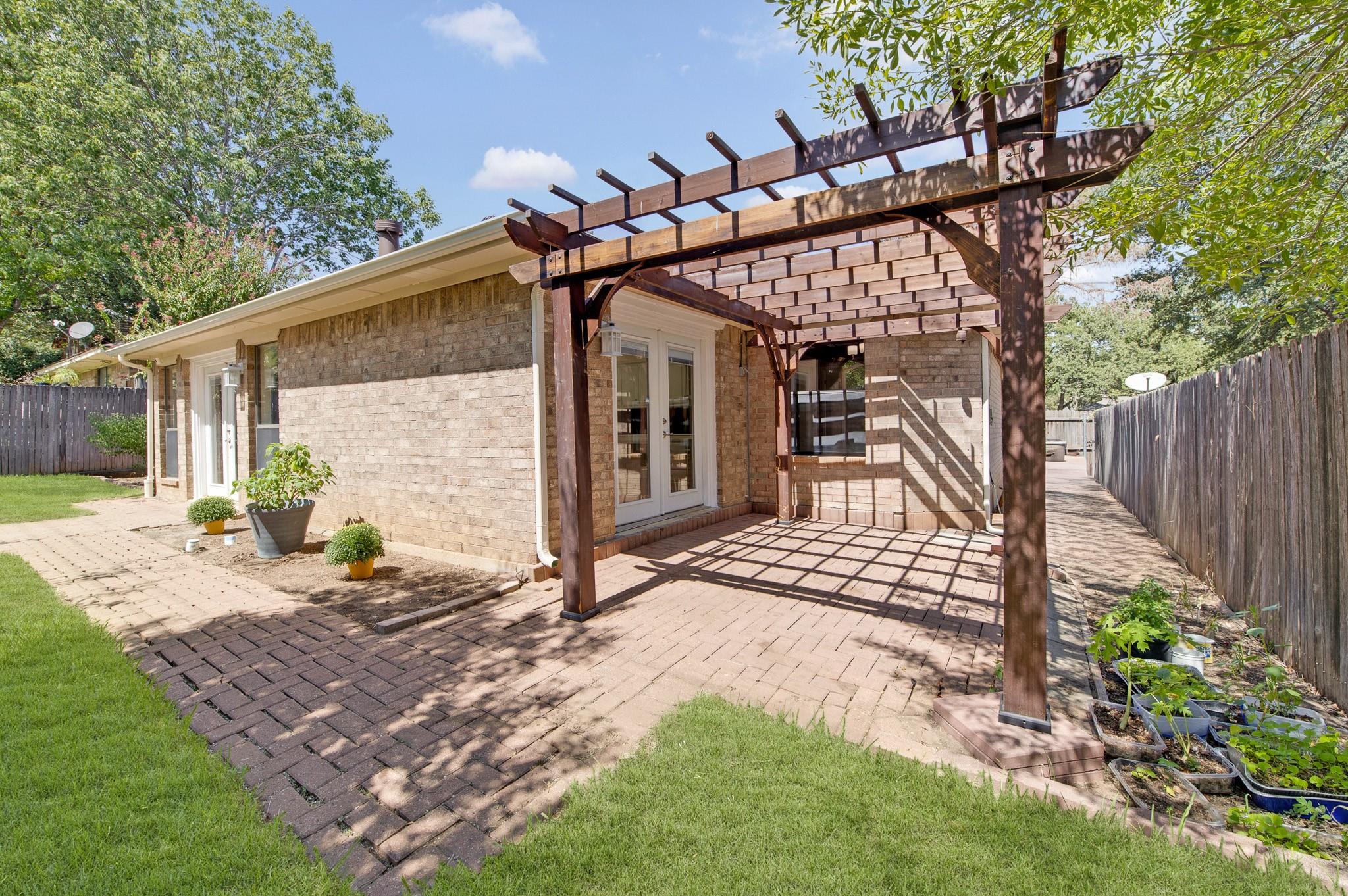 main property photo 28
