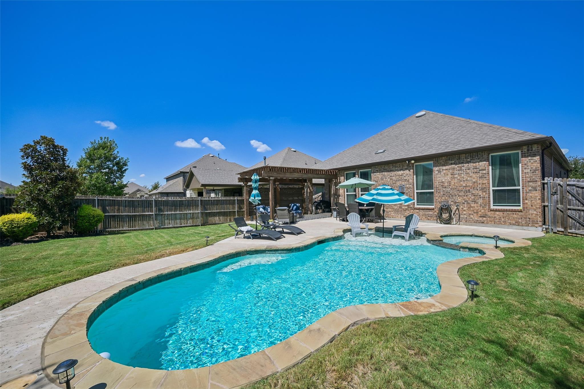 main property photo 28