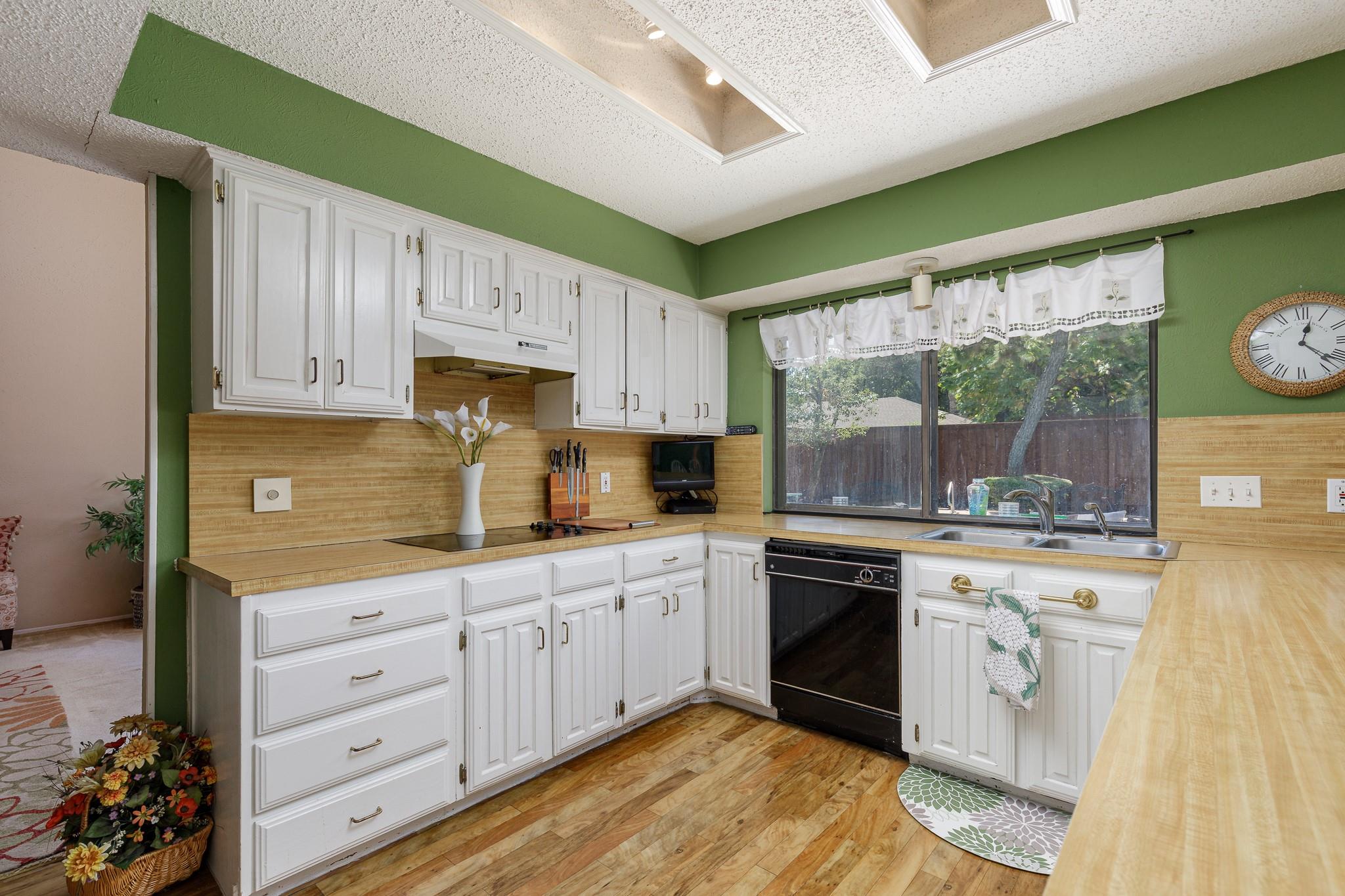 main property photo 9