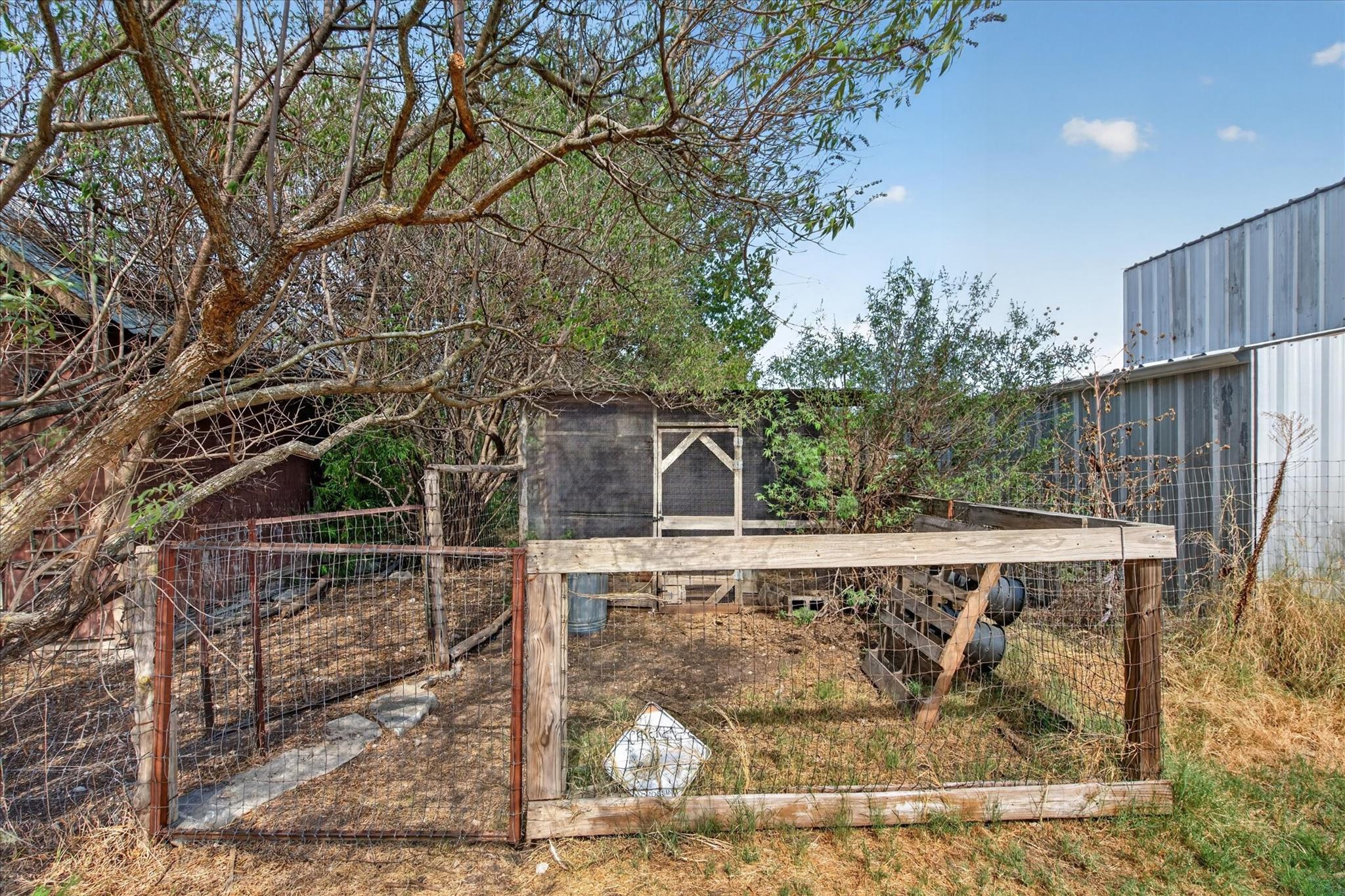 main property photo 31