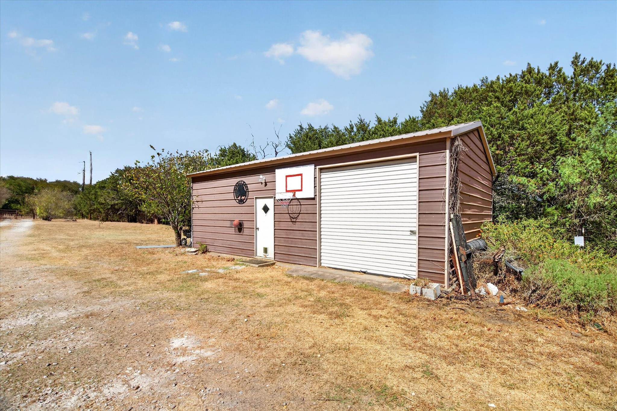 main property photo 33