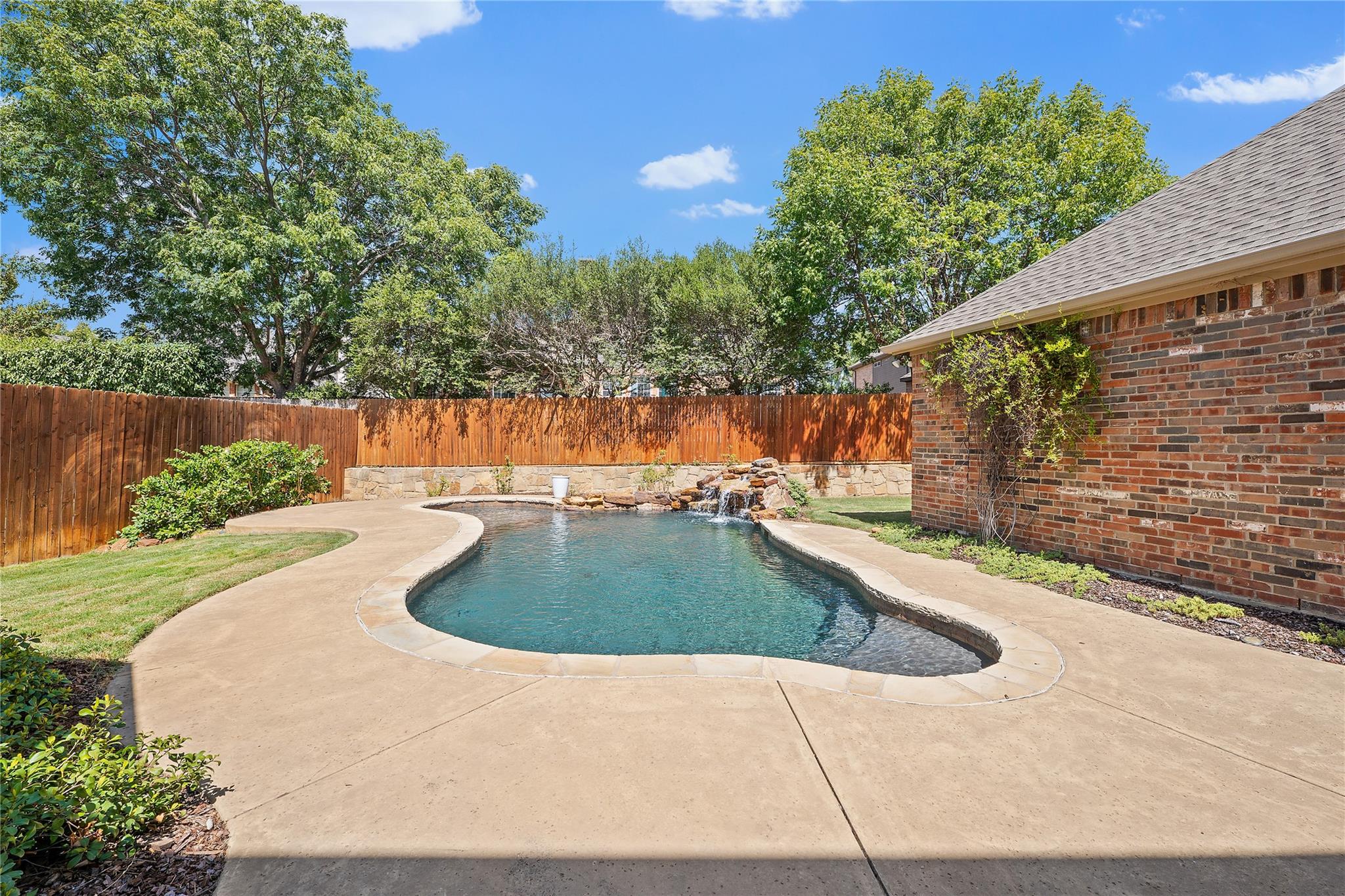 main property photo 36