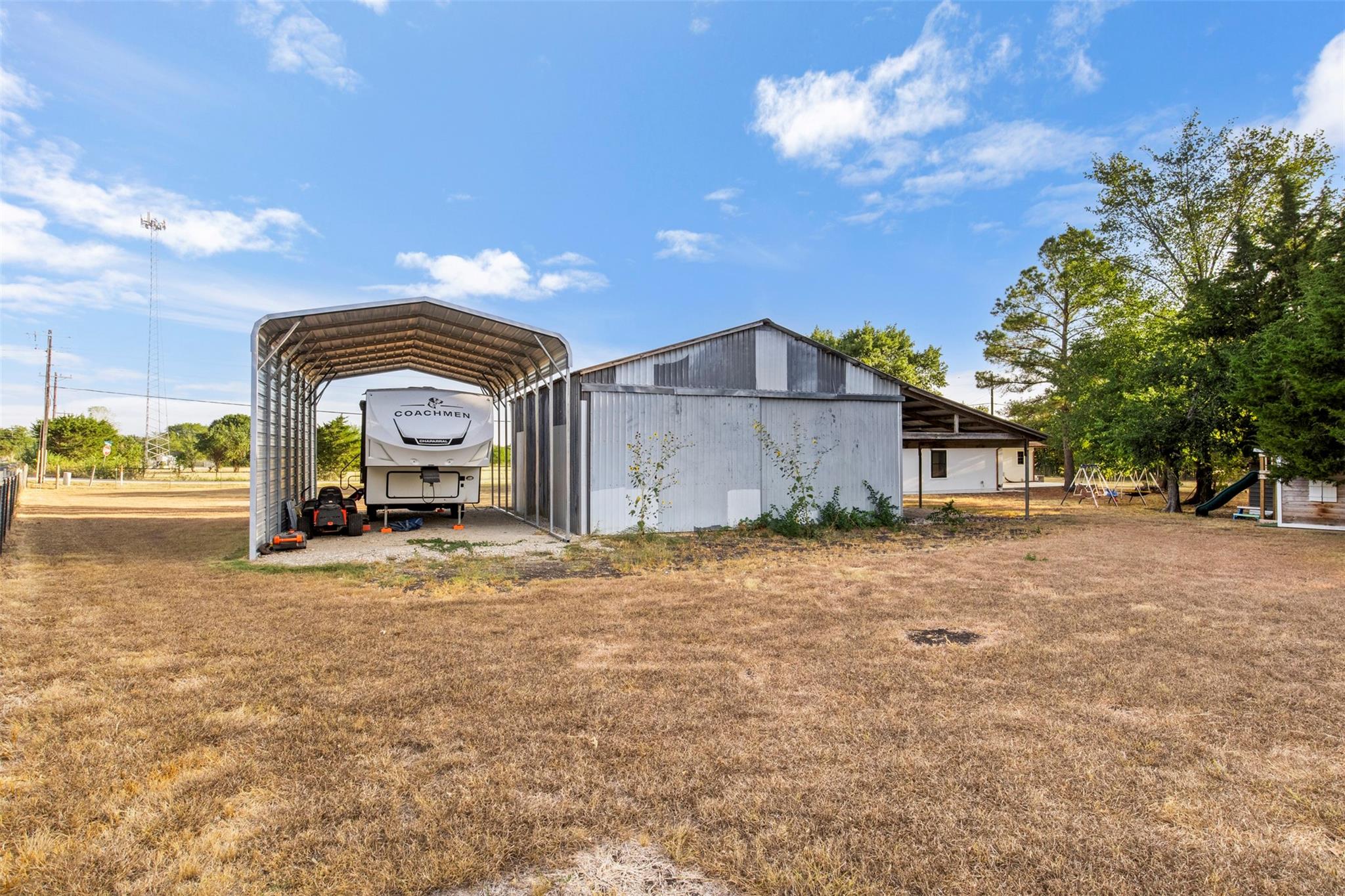 main property photo 32