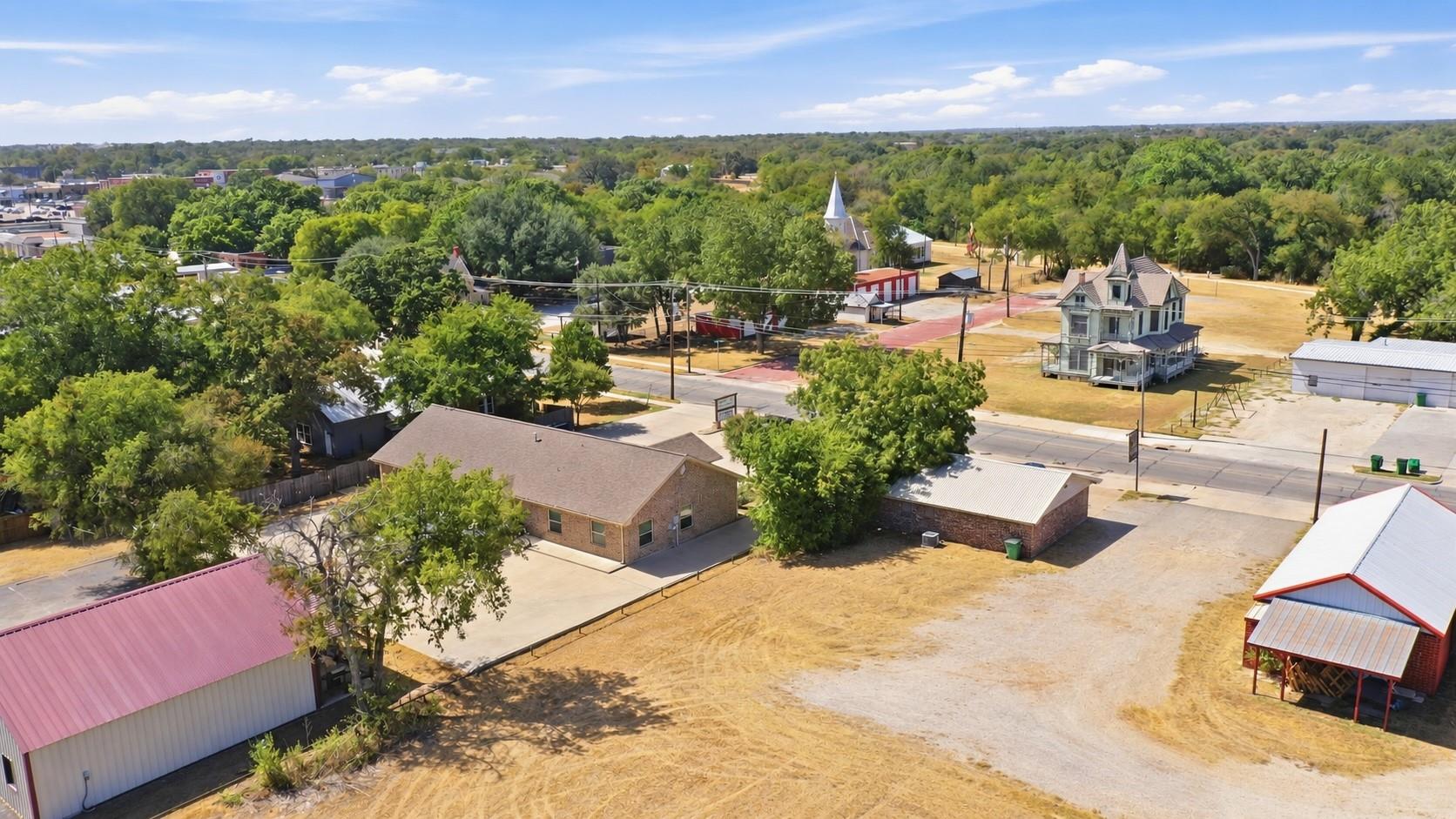 main property photo 11