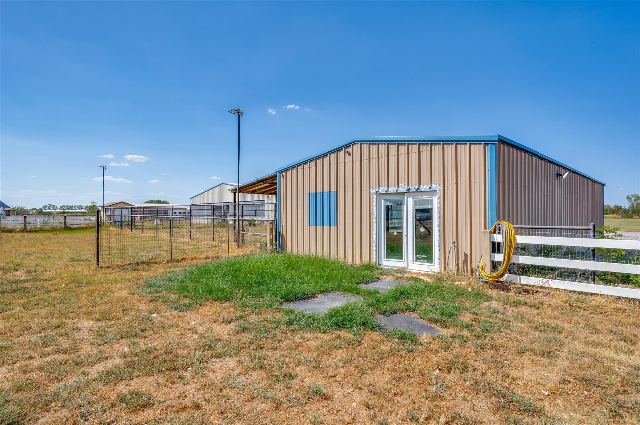 main property photo 18