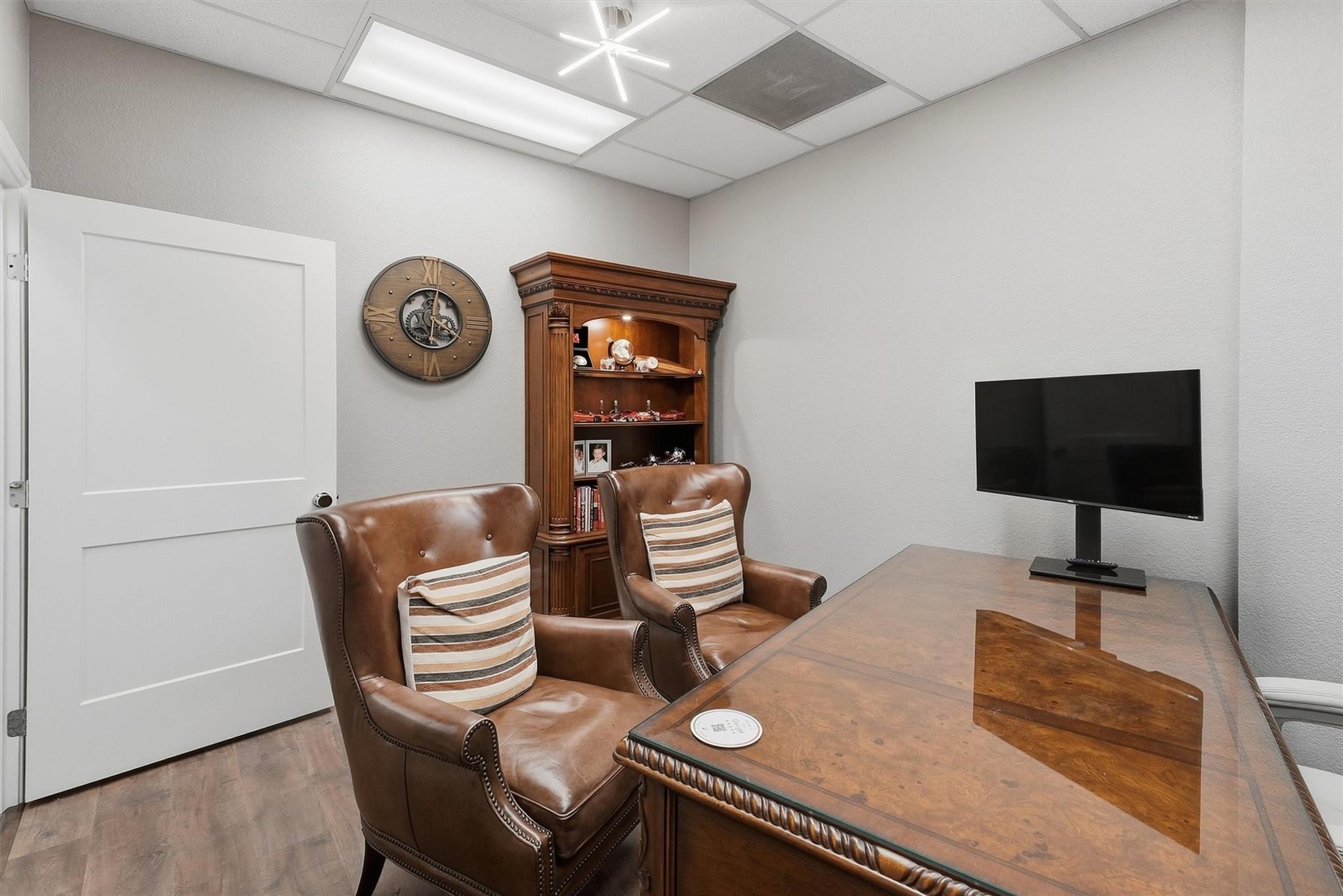 main property photo 16
