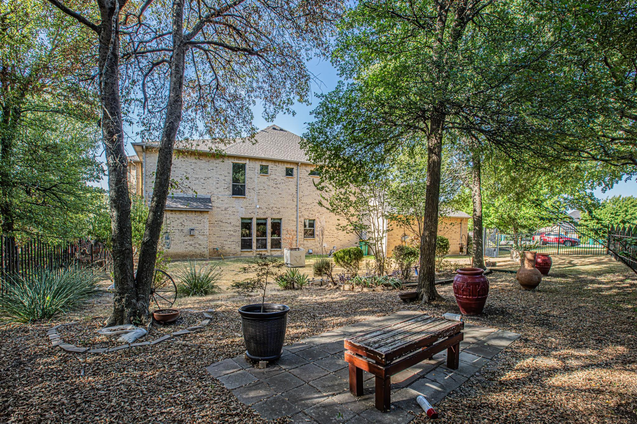 main property photo 28
