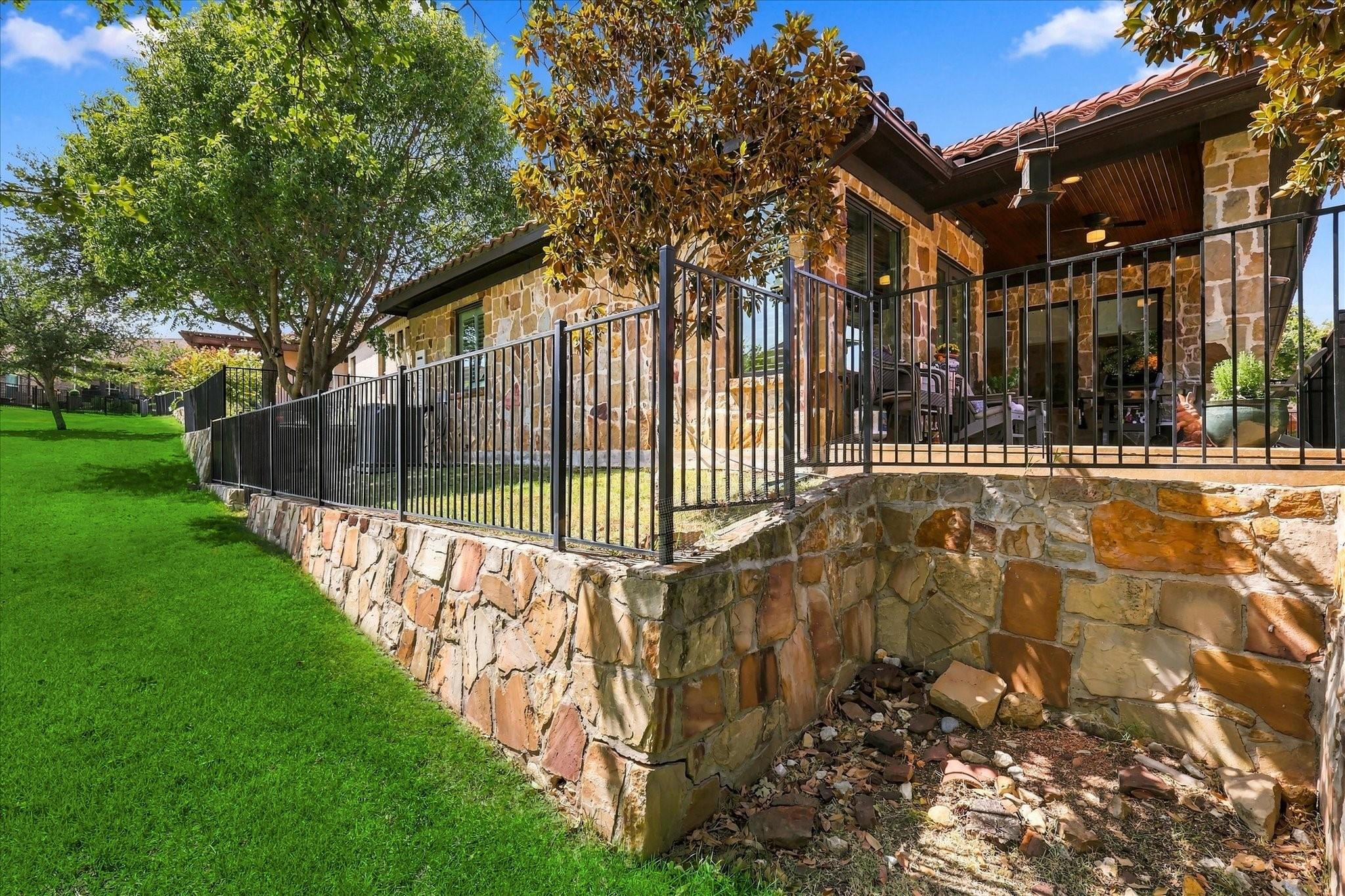 main property photo 28