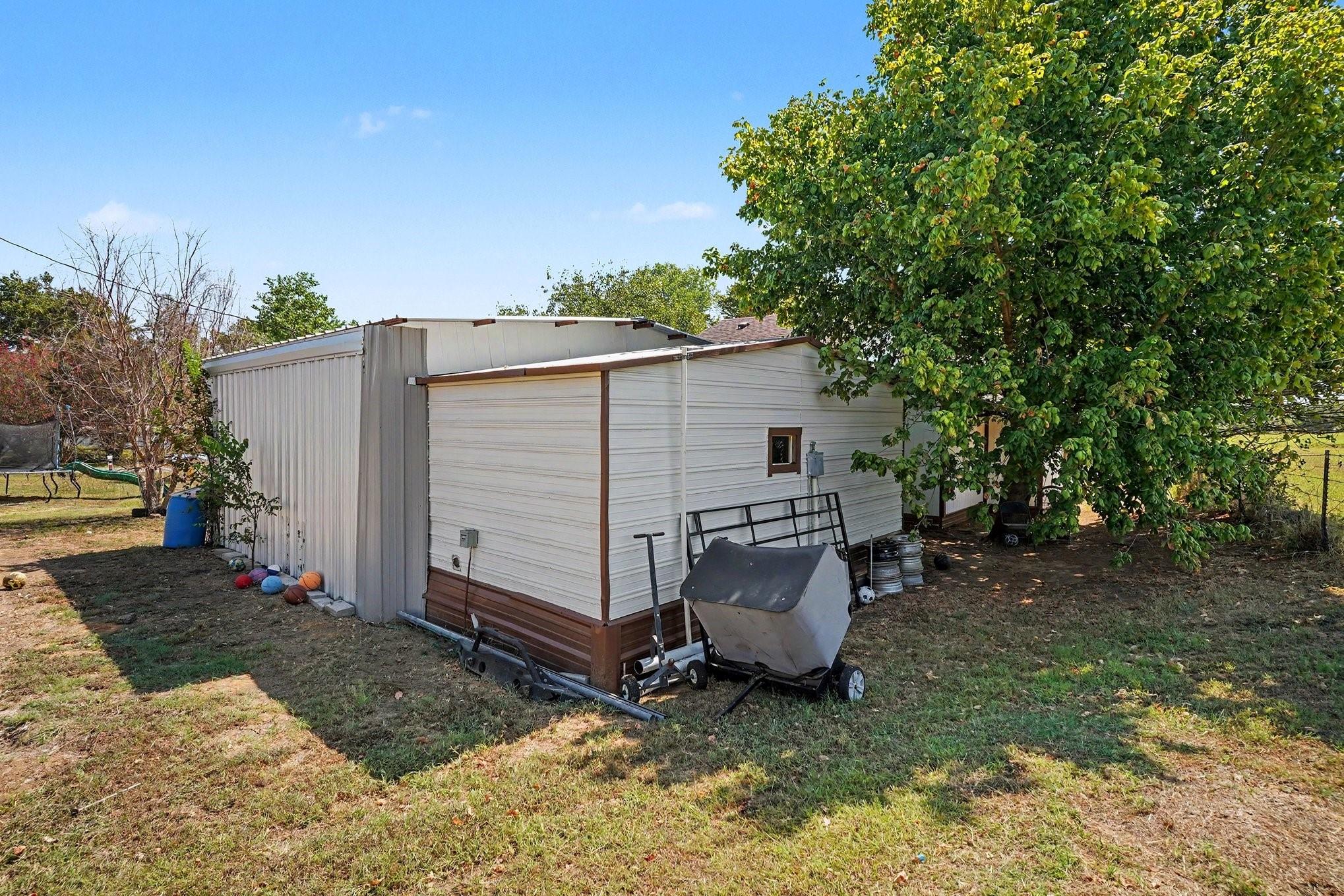 main property photo 28