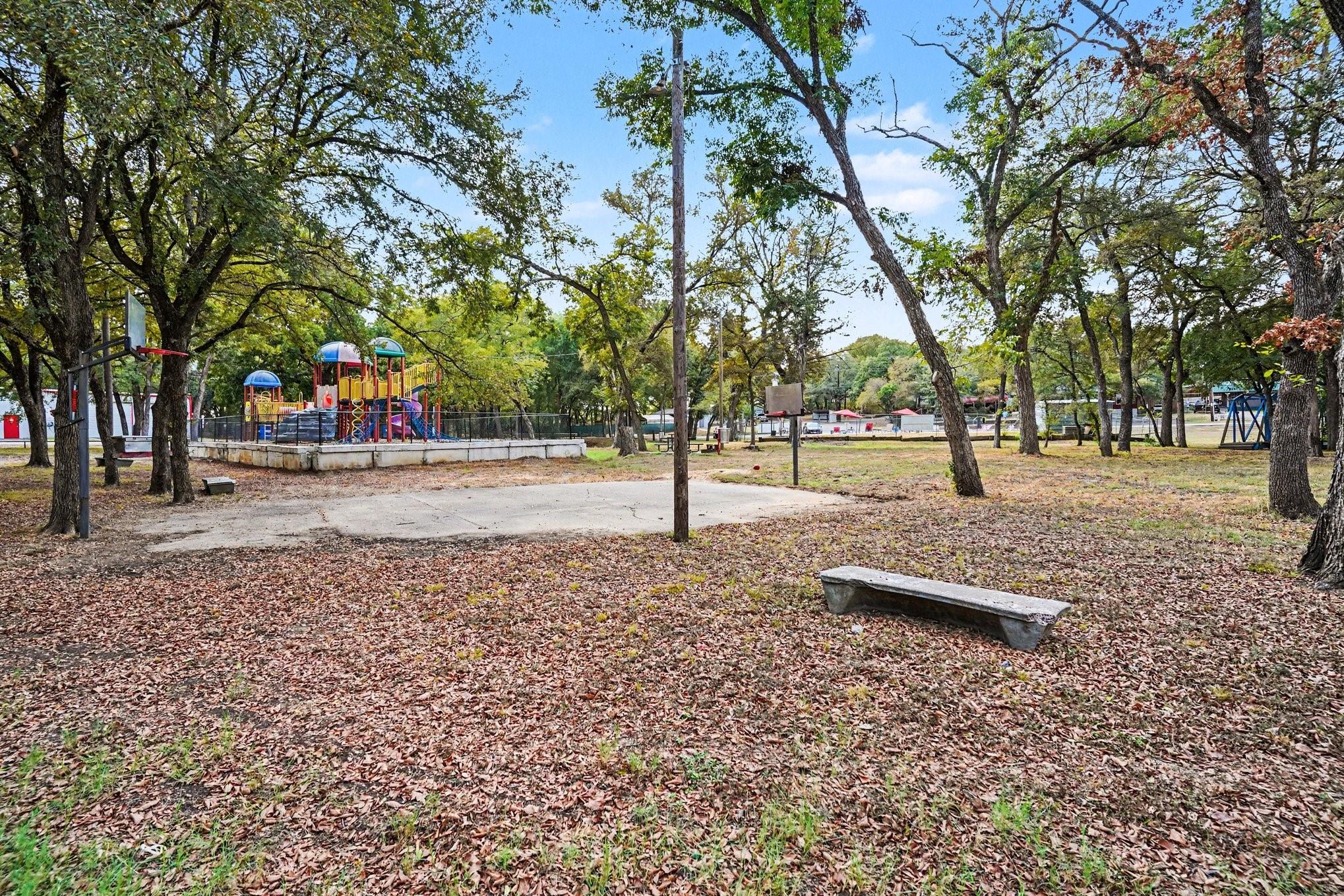 main property photo 32