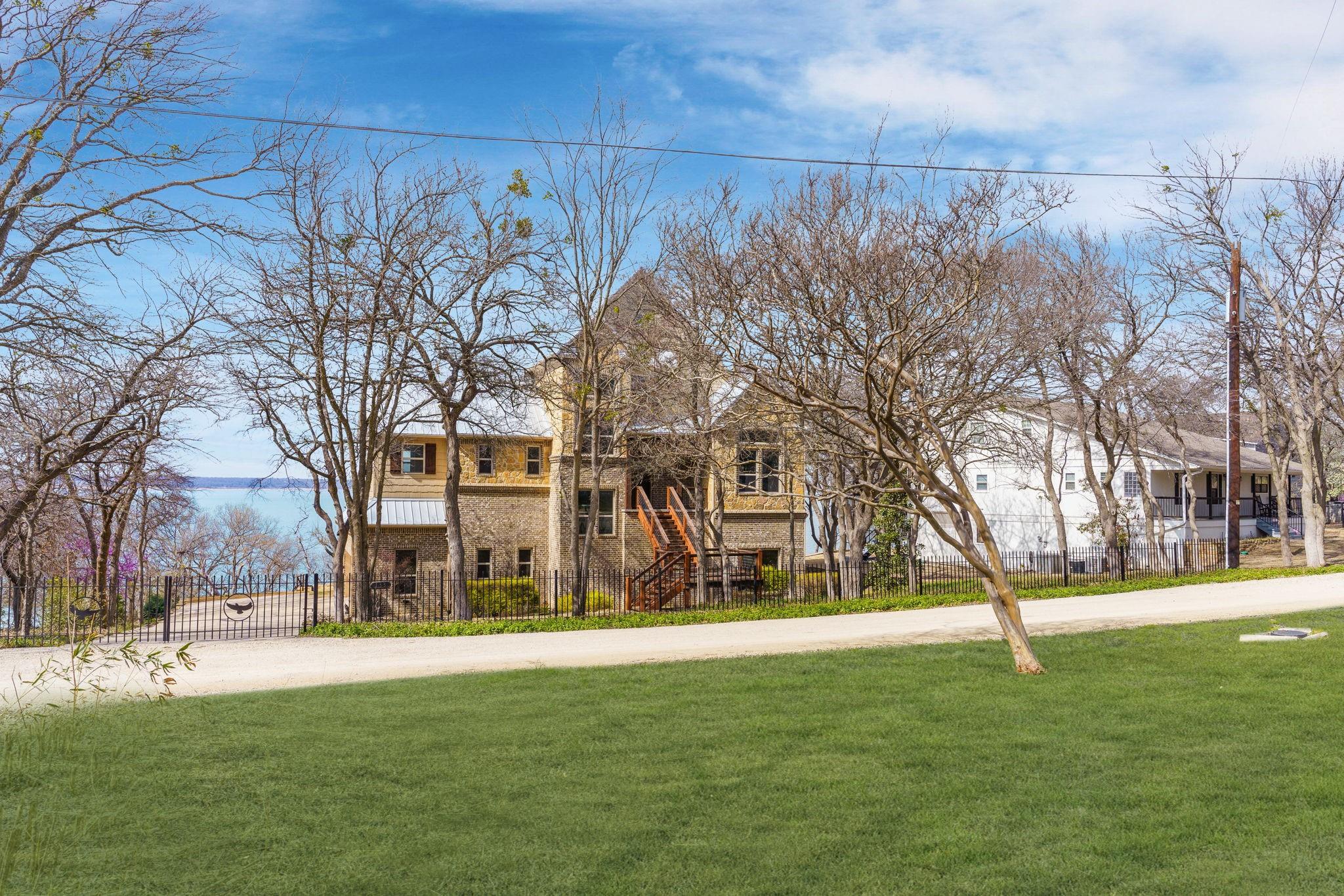 main property photo 32