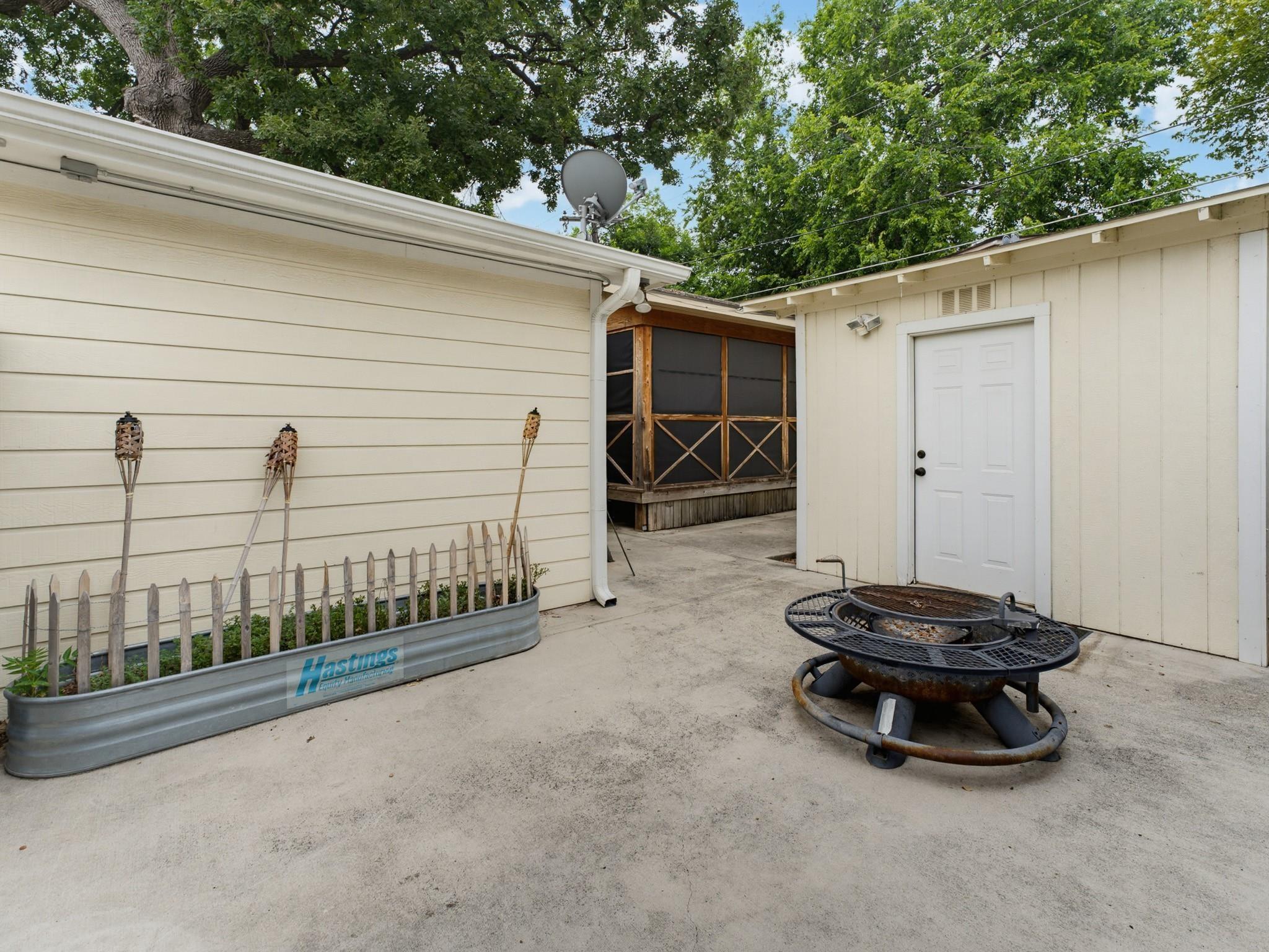 main property photo 33