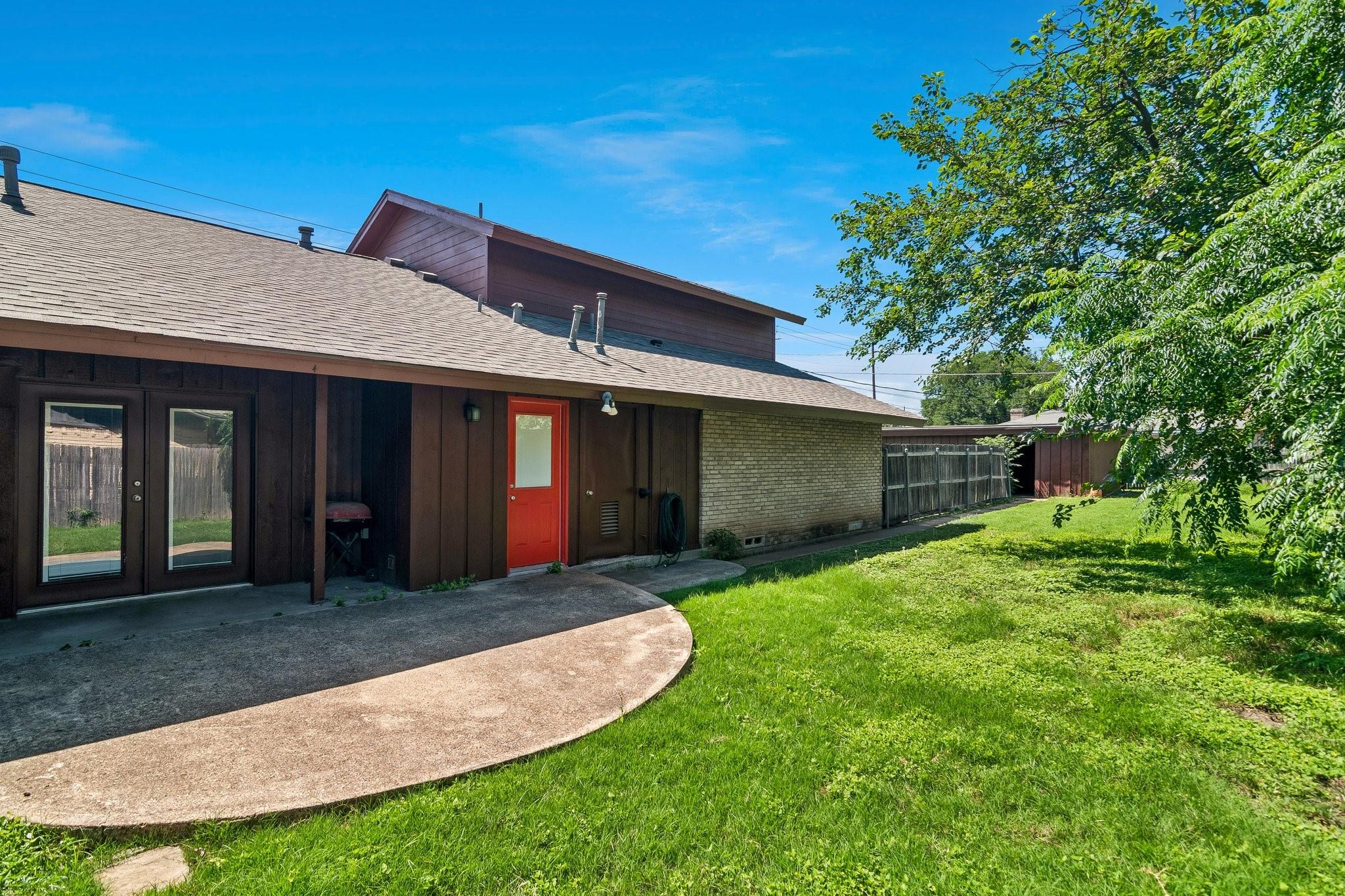 main property photo 13