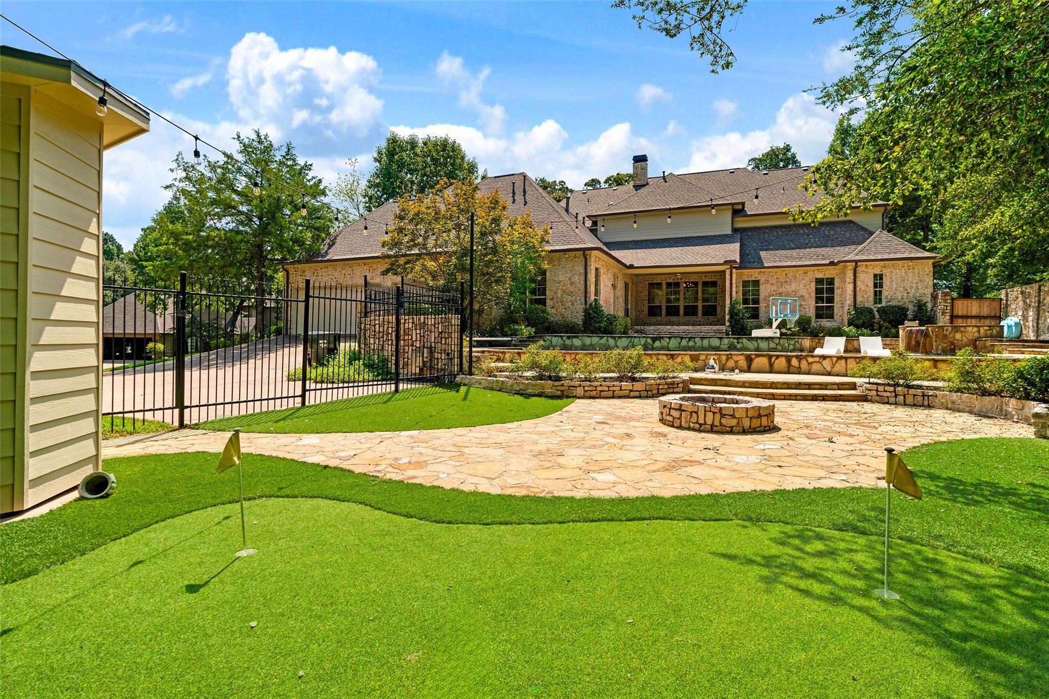 main property photo 33
