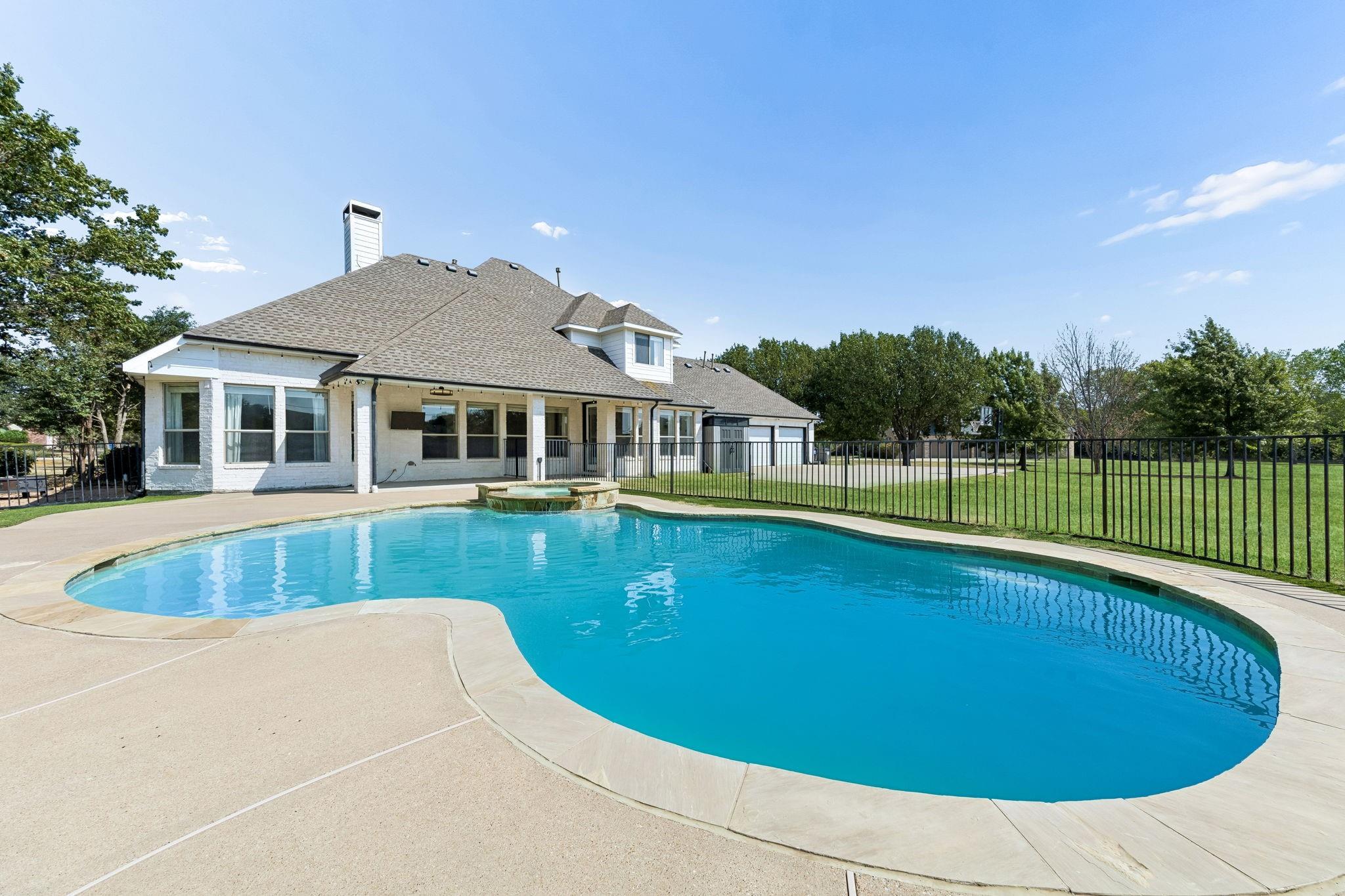 main property photo 31