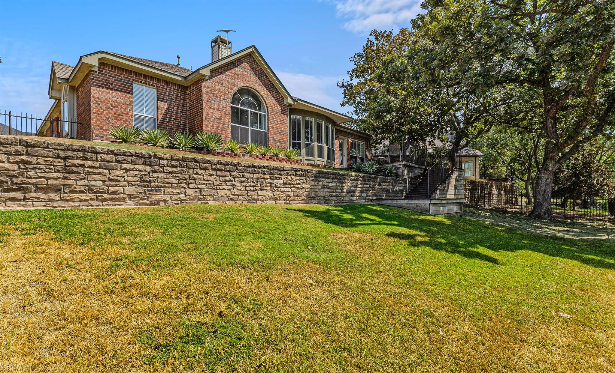 main property photo 28
