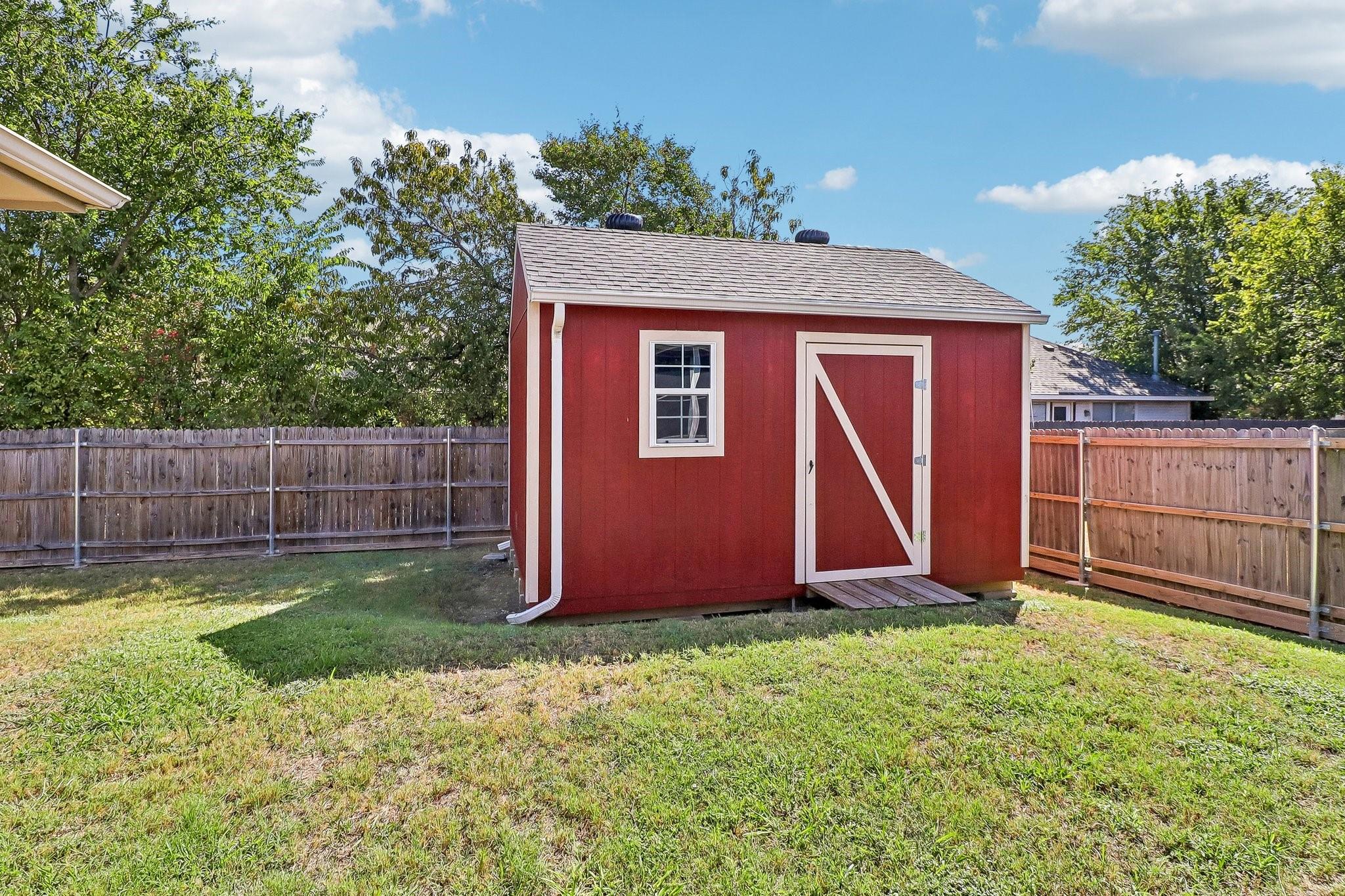 main property photo 23