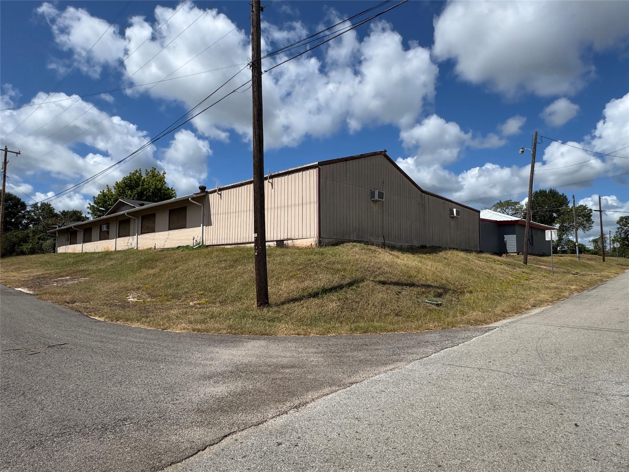 main property photo 10