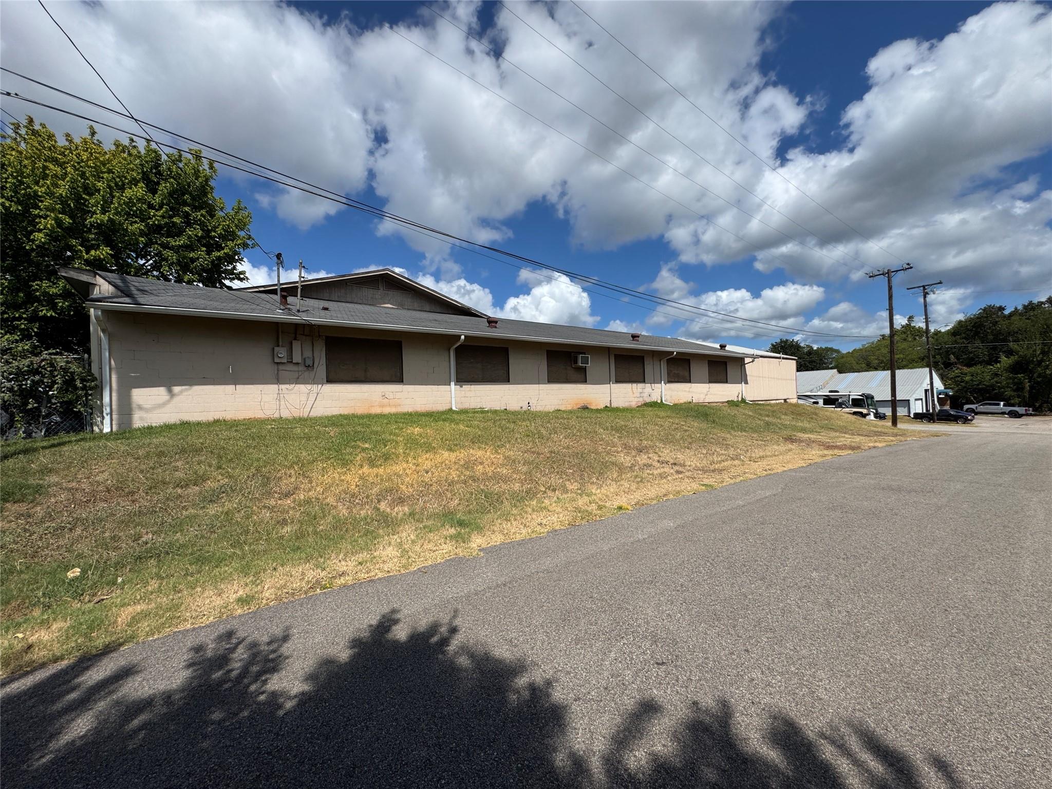 main property photo 13