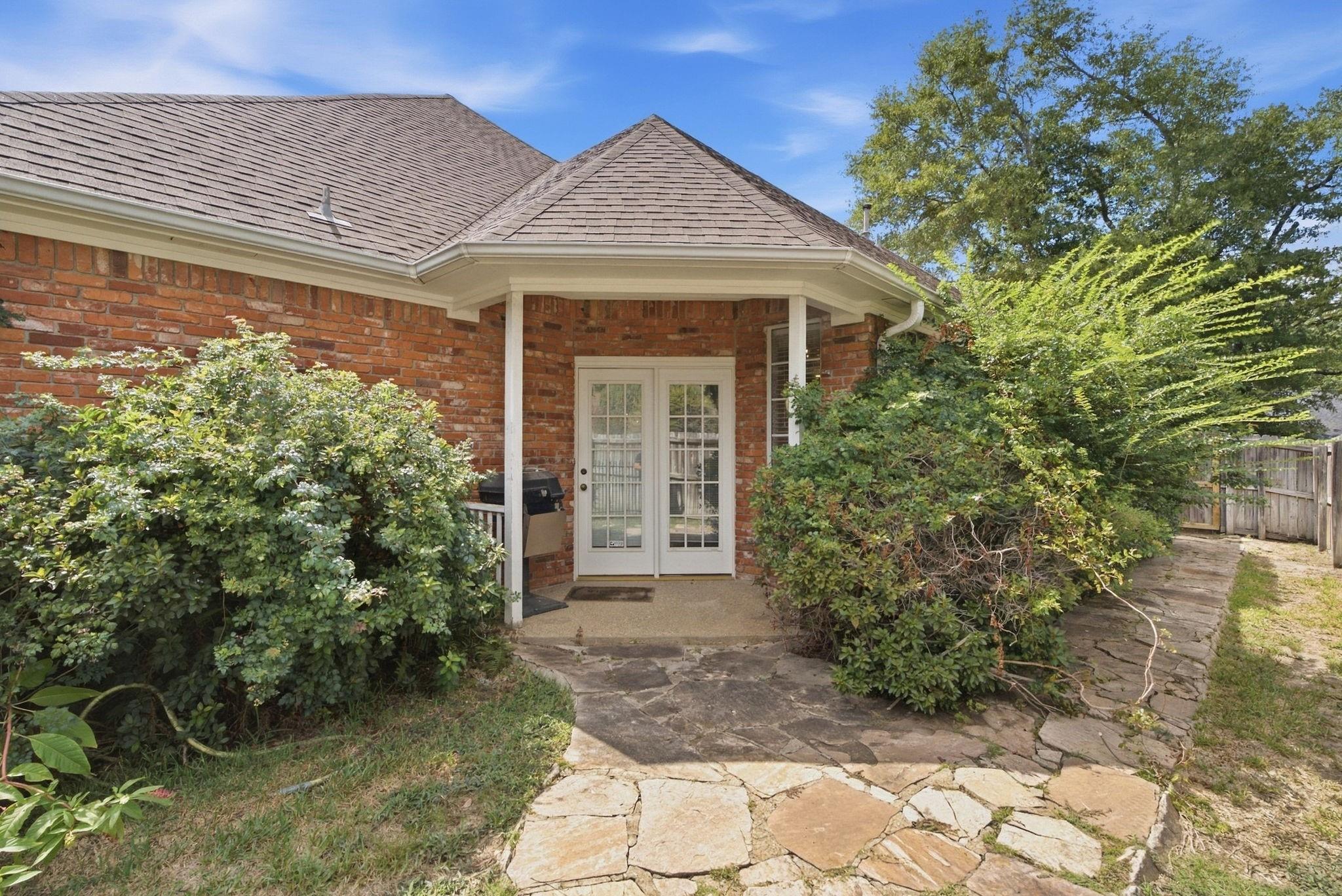 main property photo 30