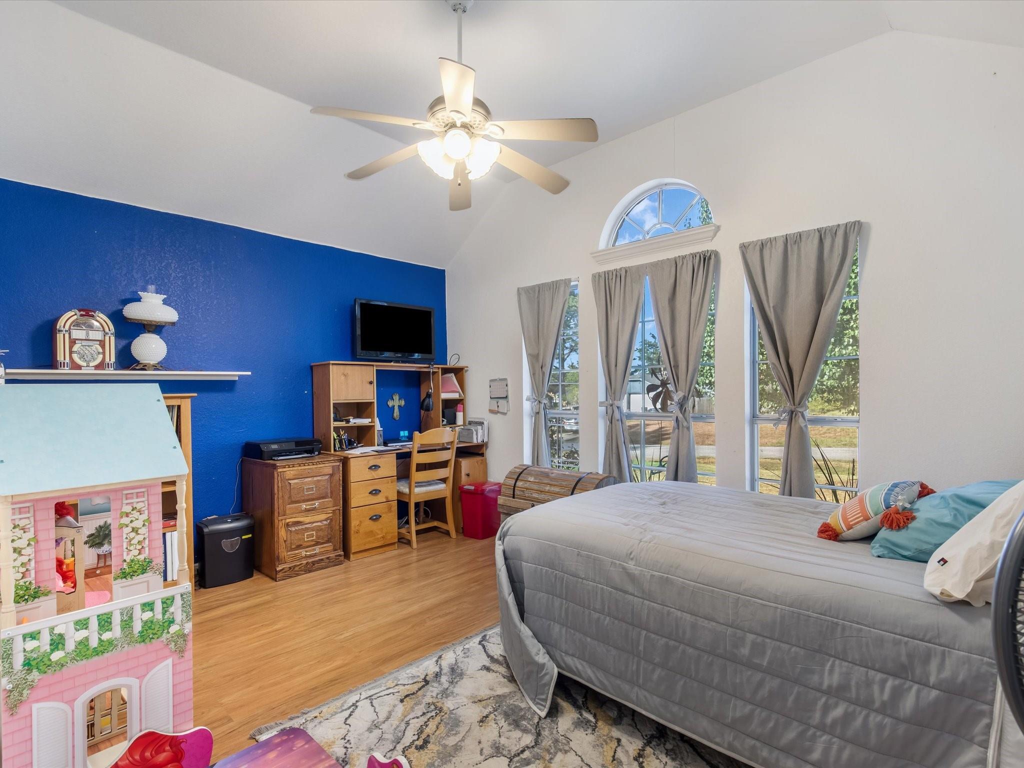 main property photo 19