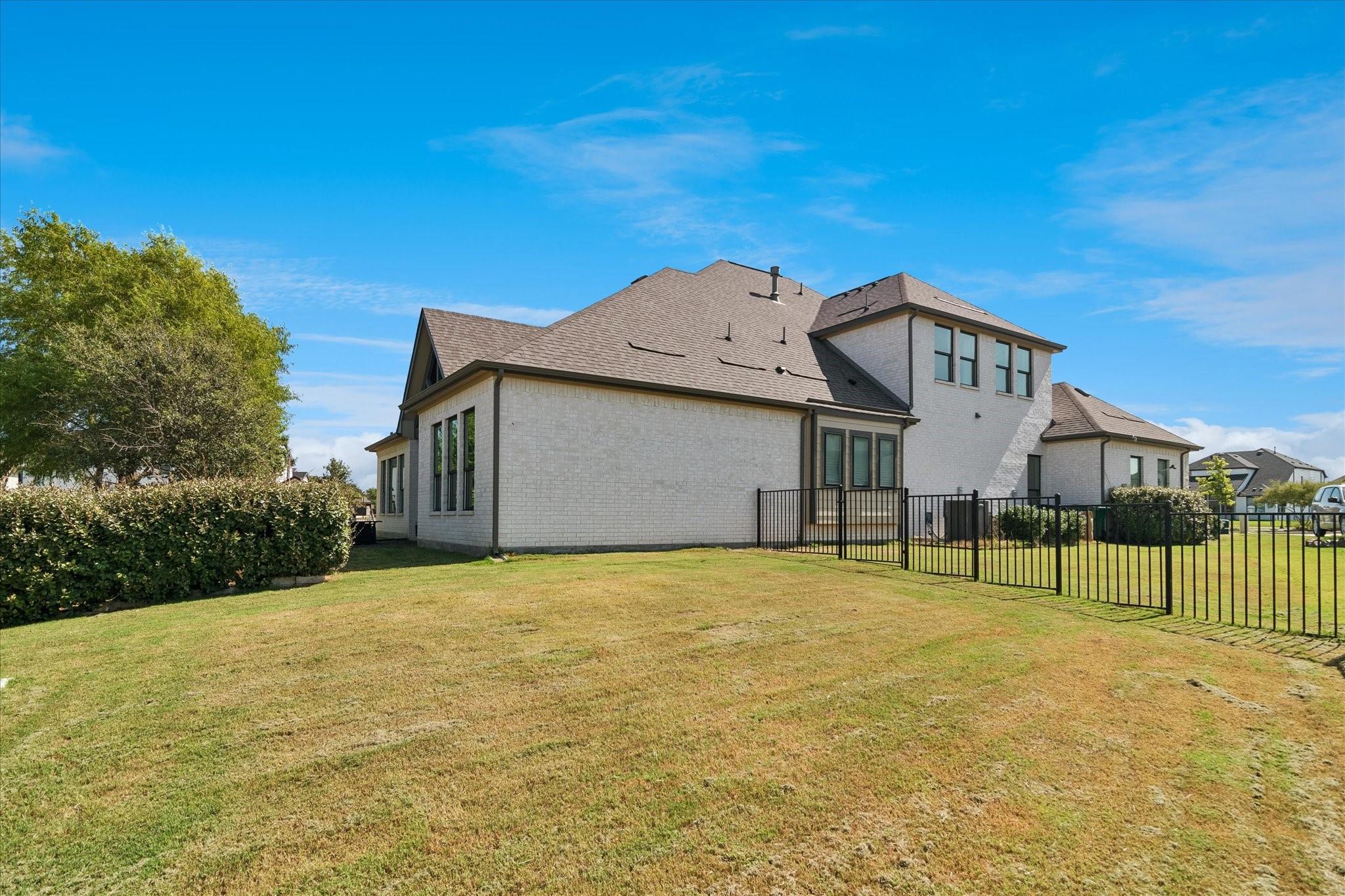 main property photo 34