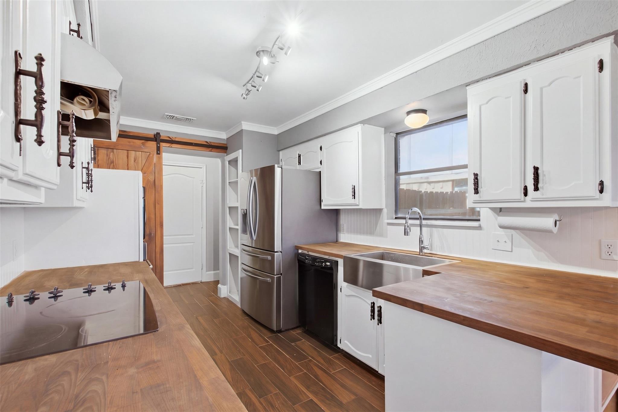 main property photo 7