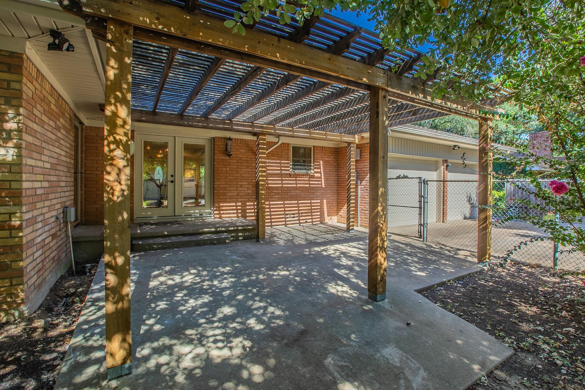 main property photo 27