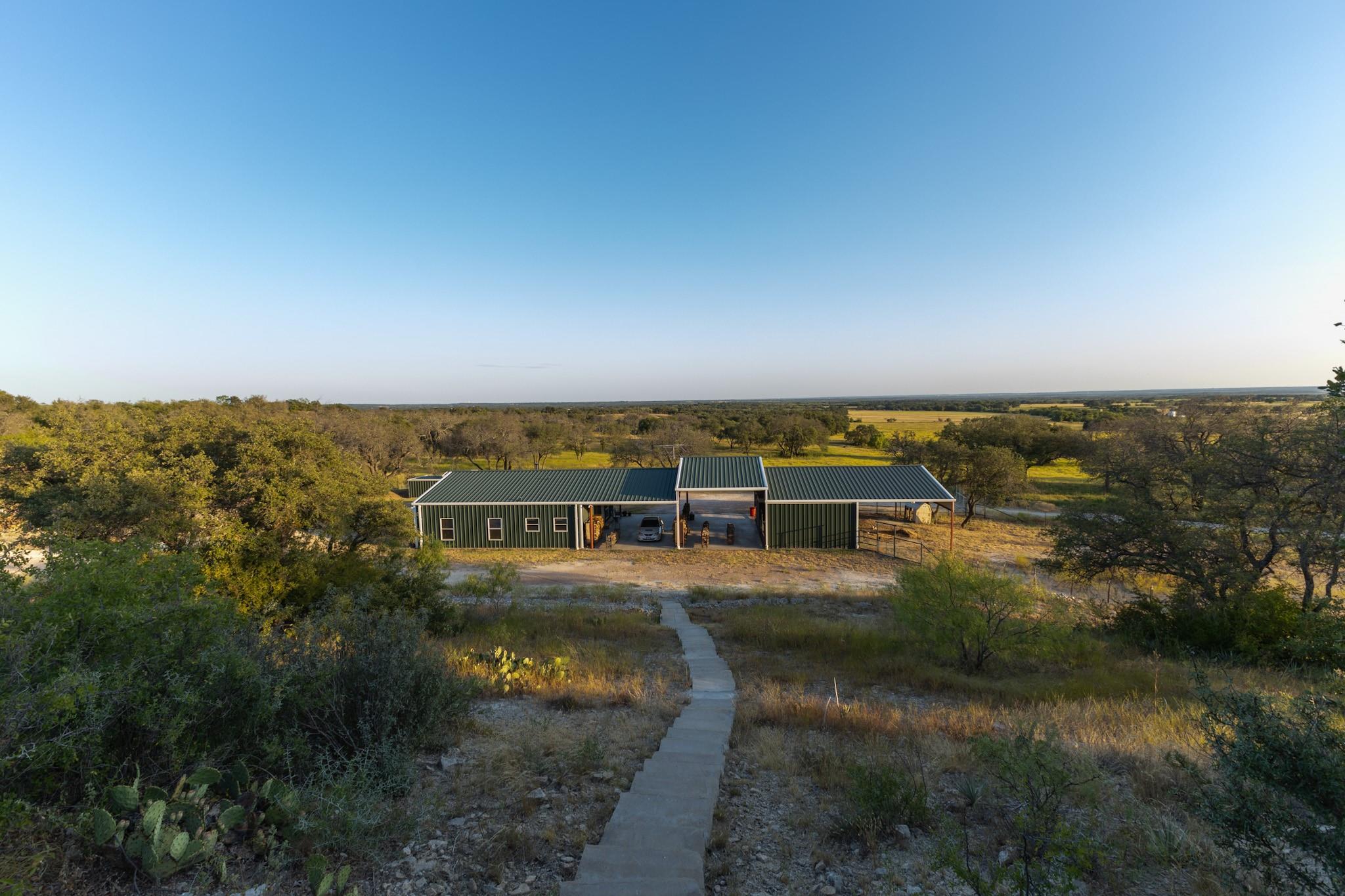 main property photo 28