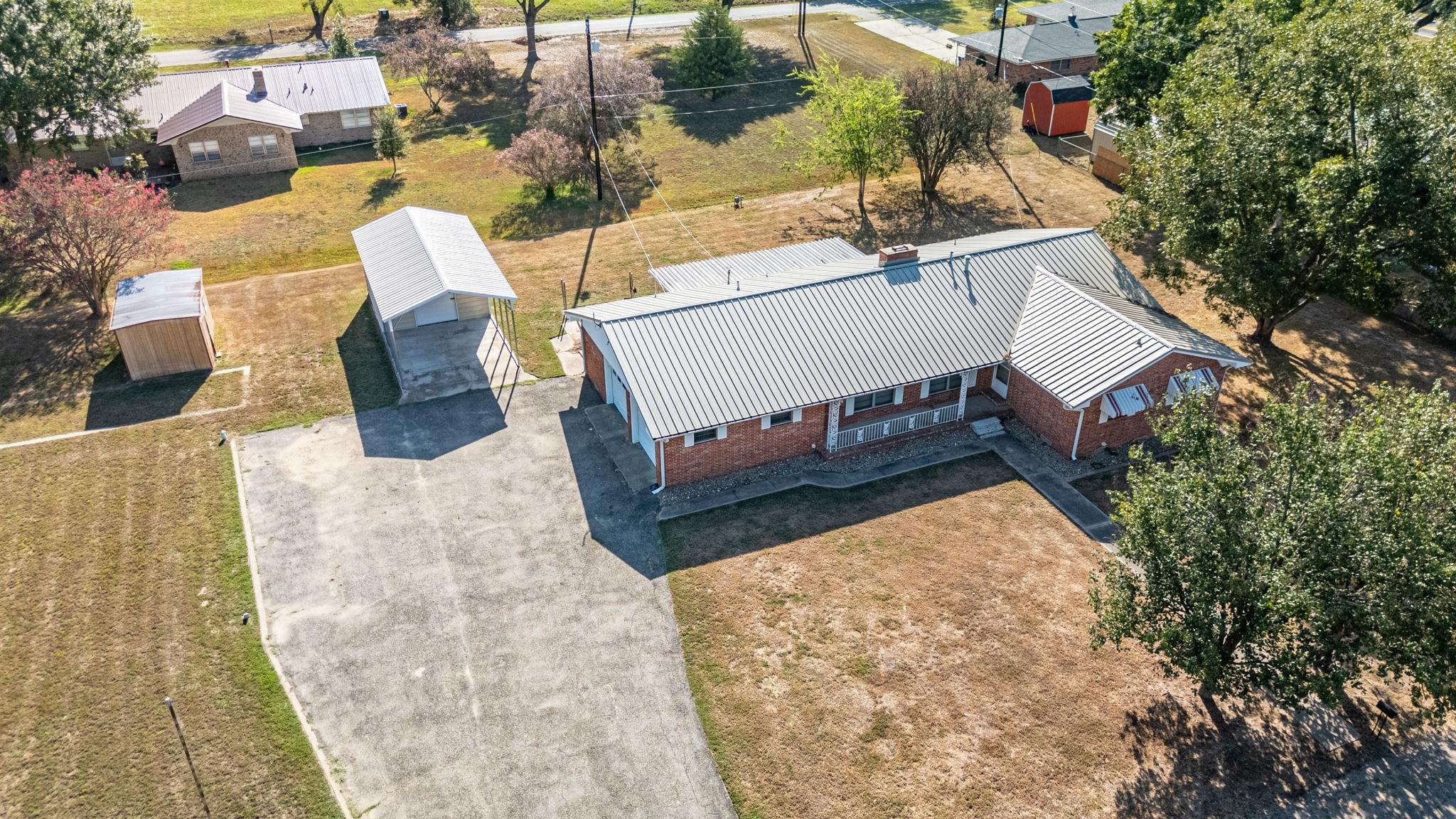 main property photo 37