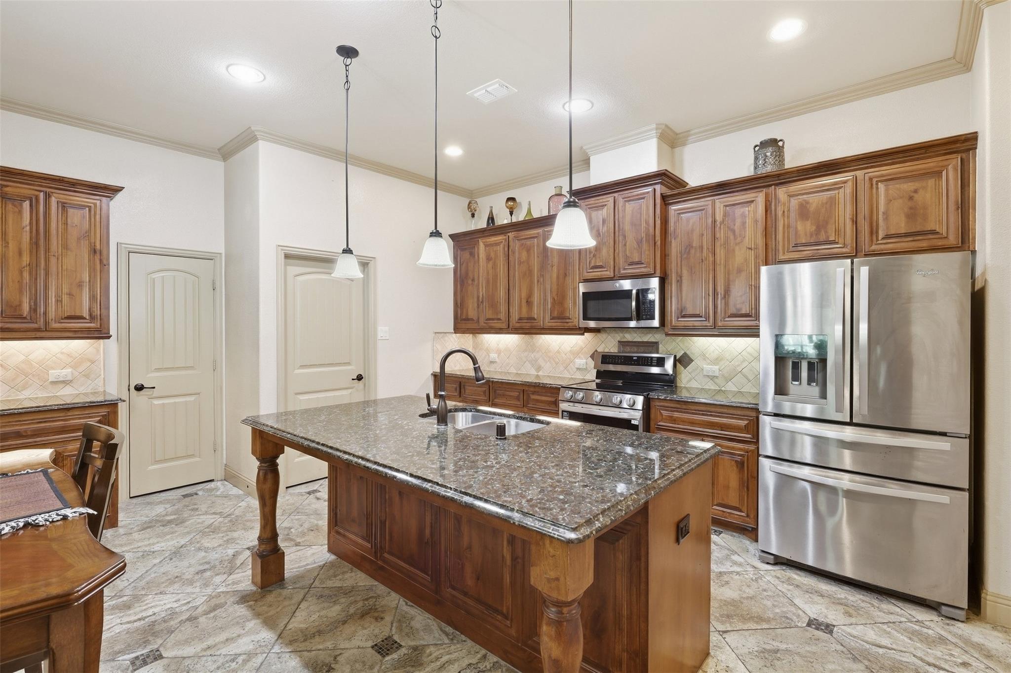 main property photo 6