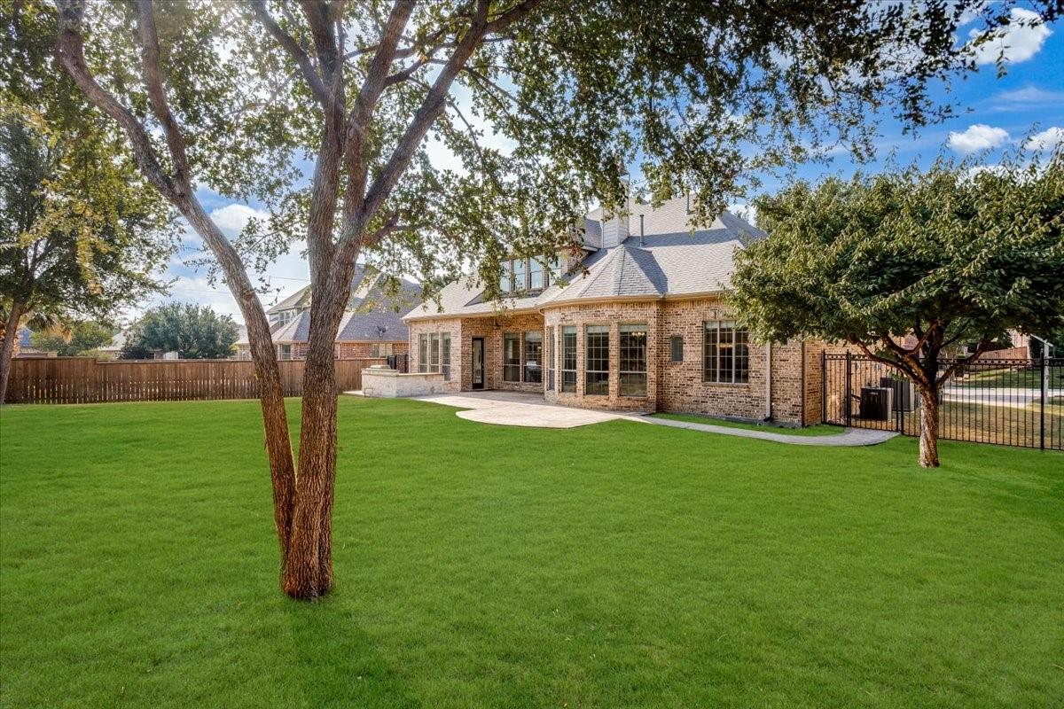 main property photo 28