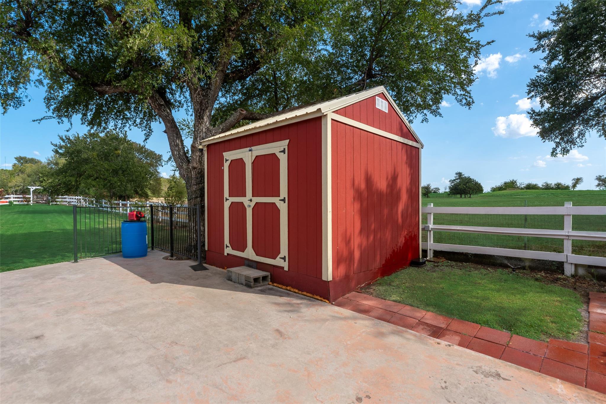 main property photo 29