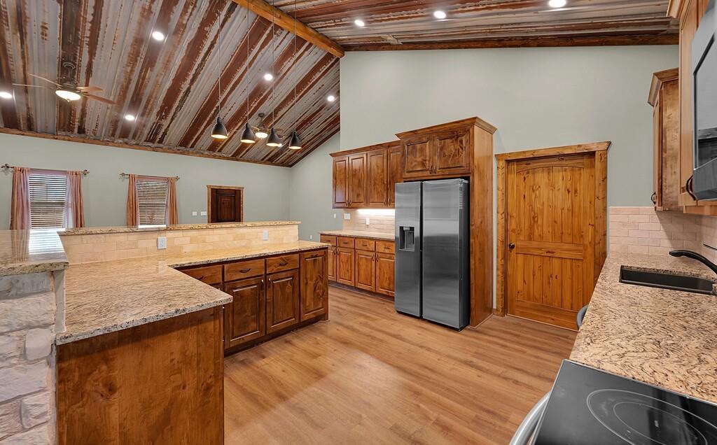 main property photo 8