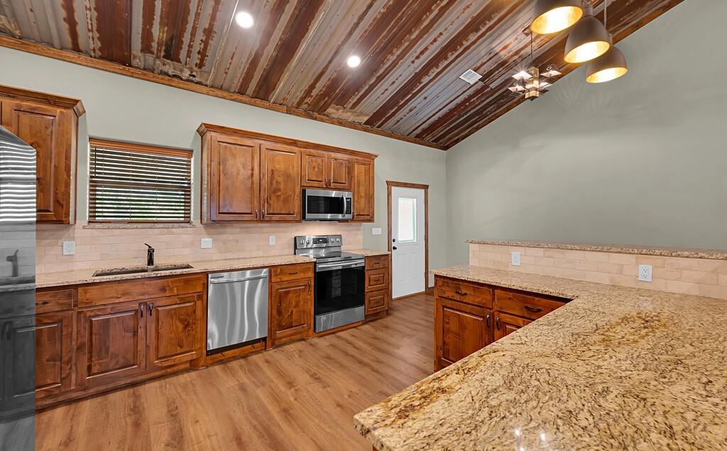 main property photo 9
